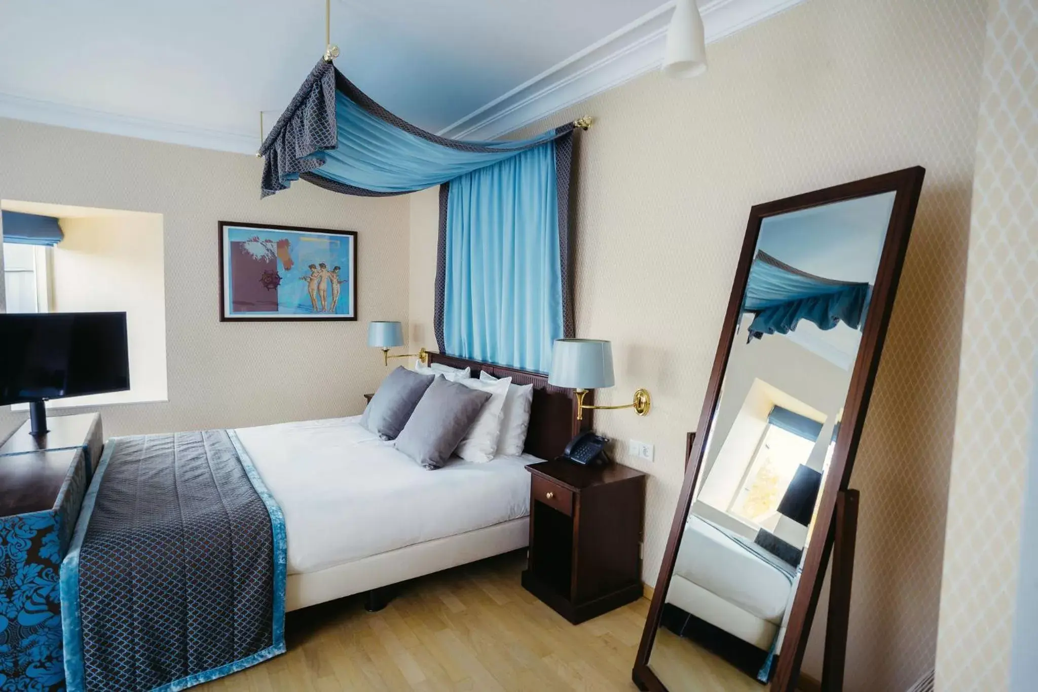 Bedroom, Bed in Grand Hotel Karel V