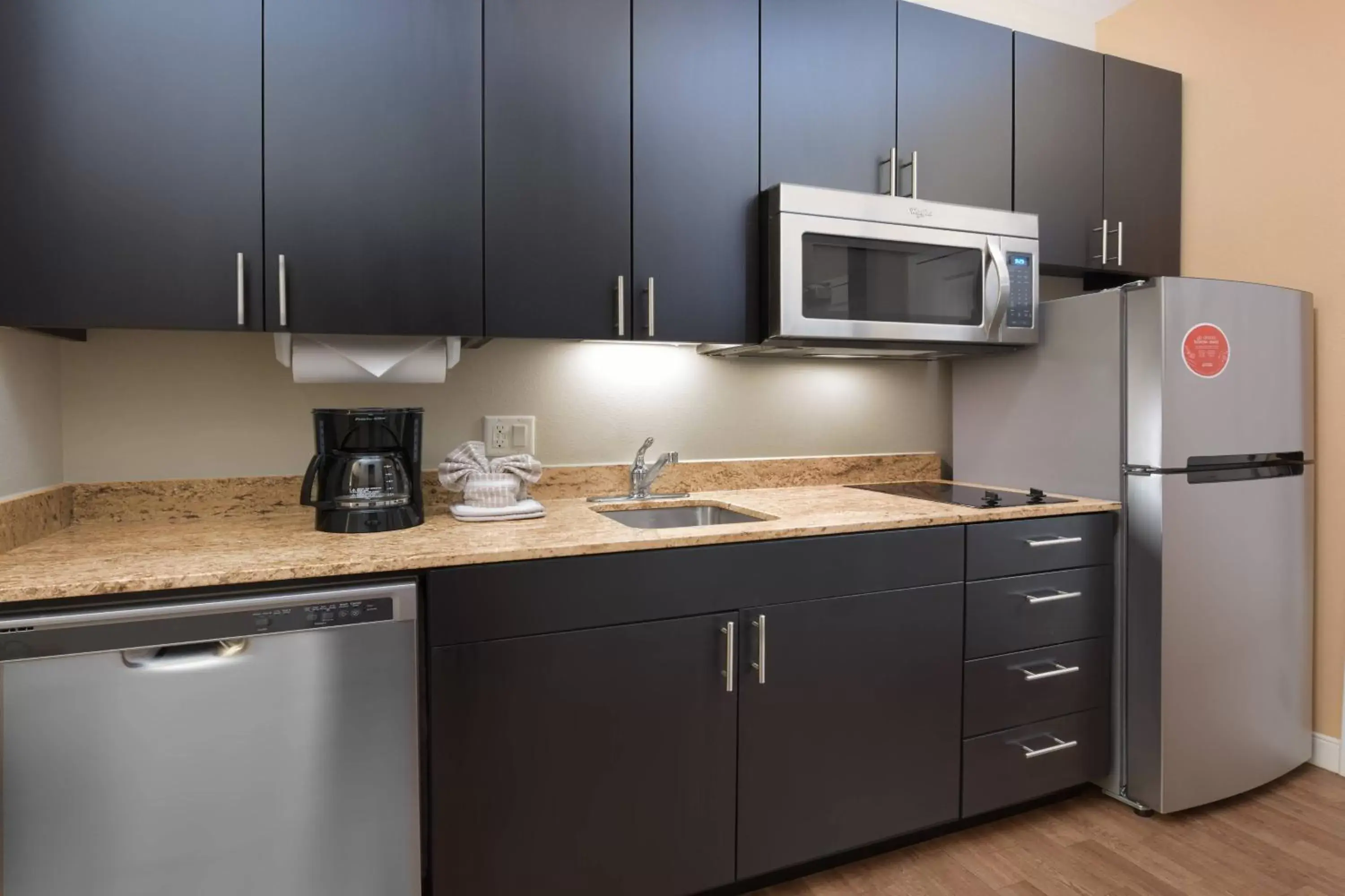 Kitchen or kitchenette, Kitchen/Kitchenette in TownePlace Suites by Marriott Lake Jackson Clute