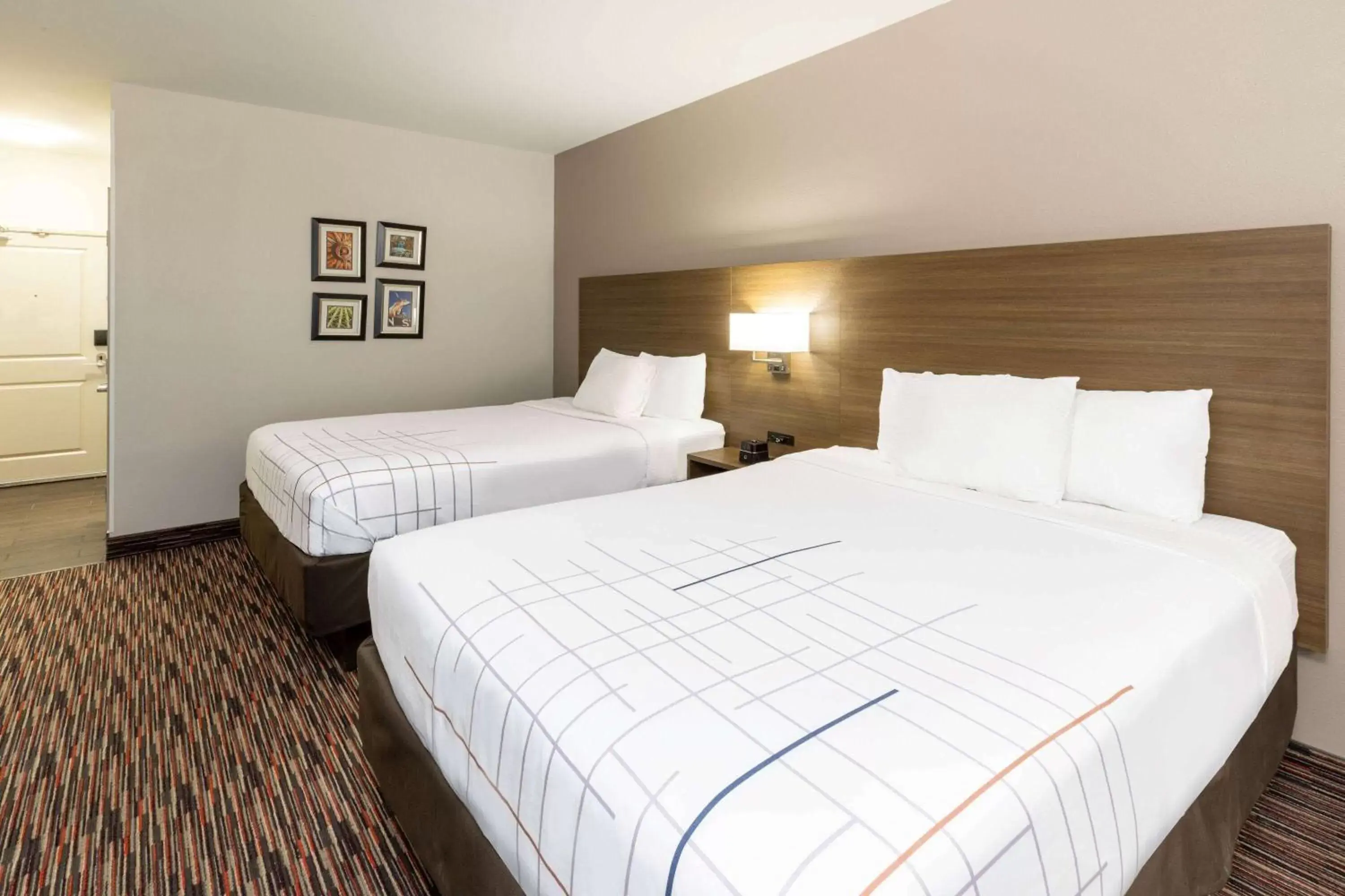 Photo of the whole room, Bed in La Quinta by Wyndham Wichita Falls - MSU Area