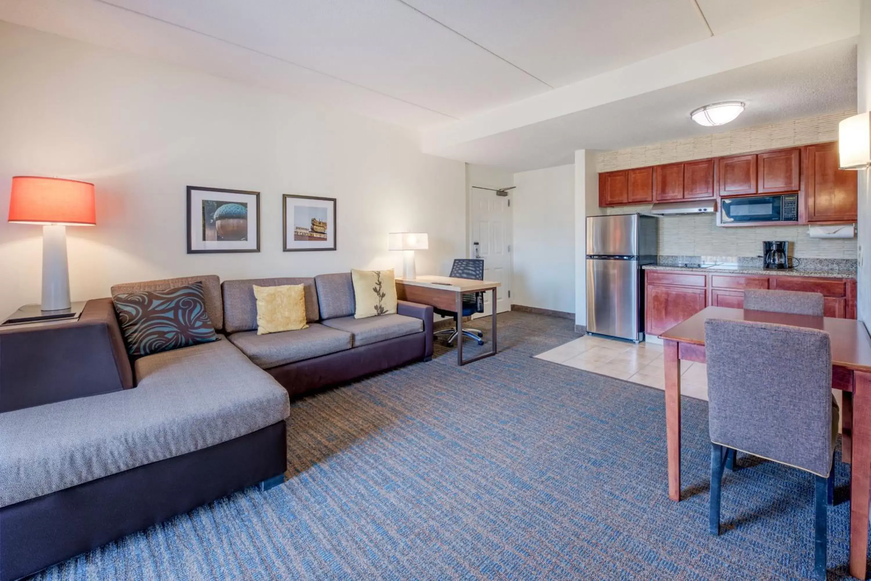 Photo of the whole room, Seating Area in Residence Inn by Marriott Raleigh Crabtree Valley