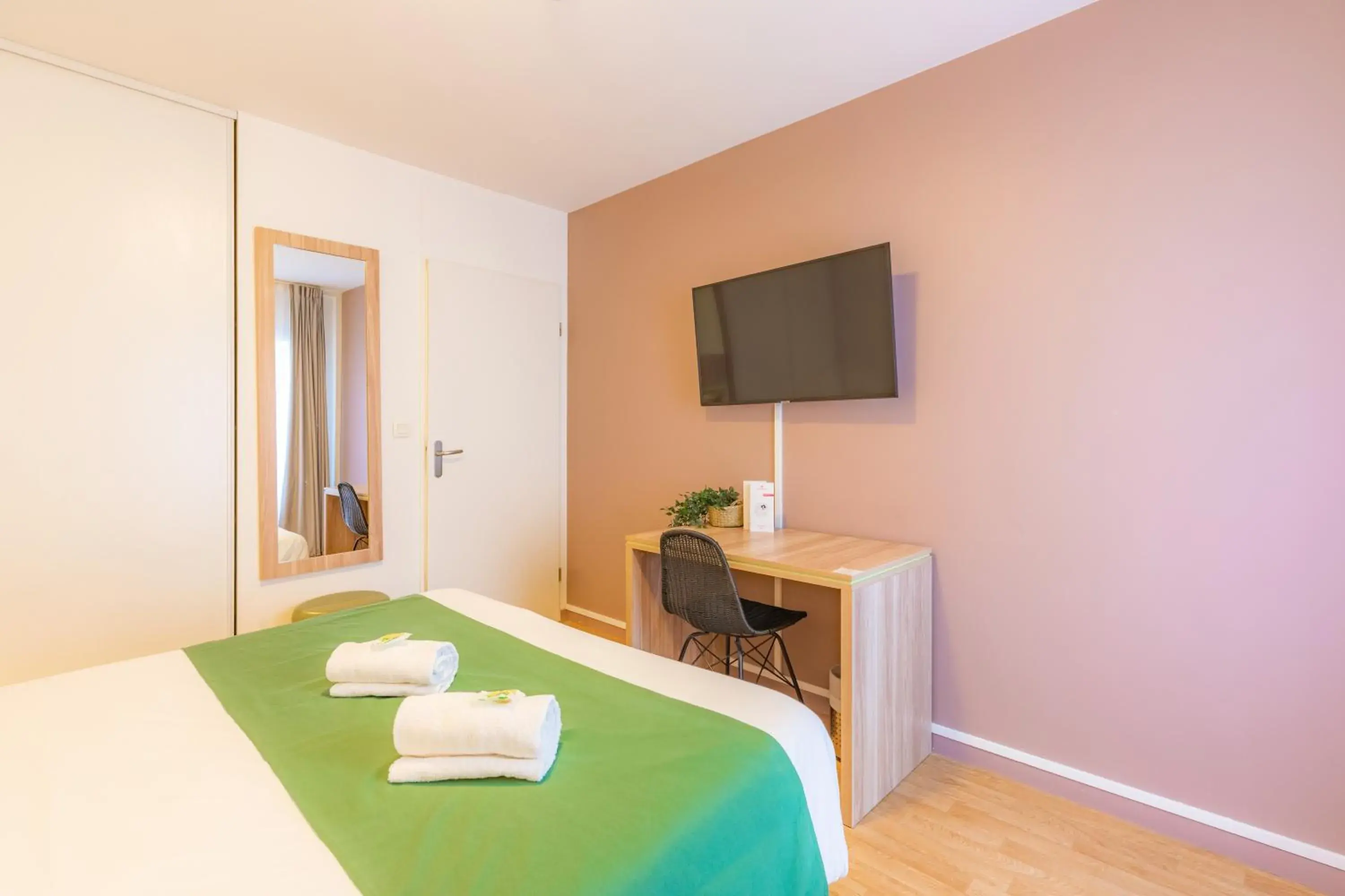 Bed in Park & Suites Elegance Nantes-Carre Bouffay