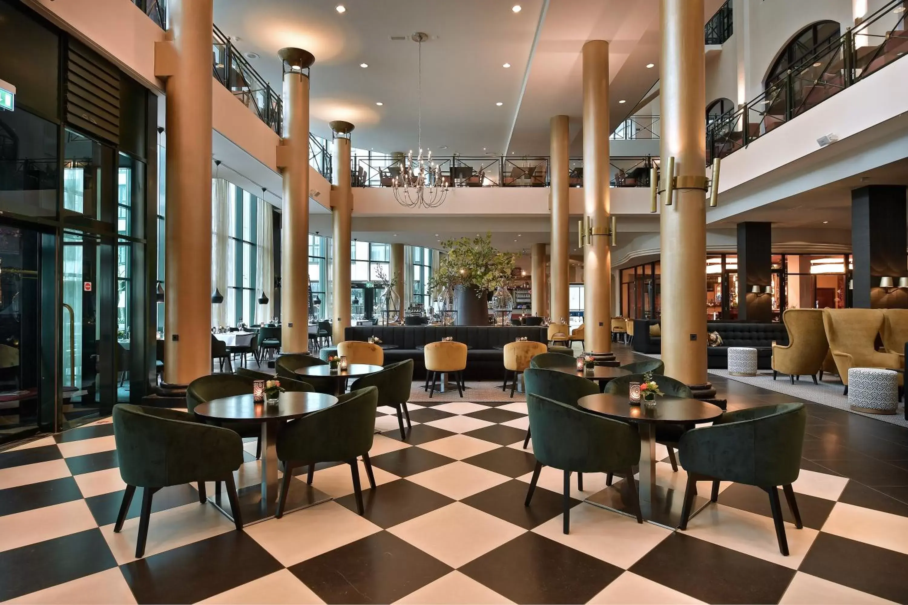 Lobby or reception, Restaurant/Places to Eat in Van der Valk Theaterhotel Almelo