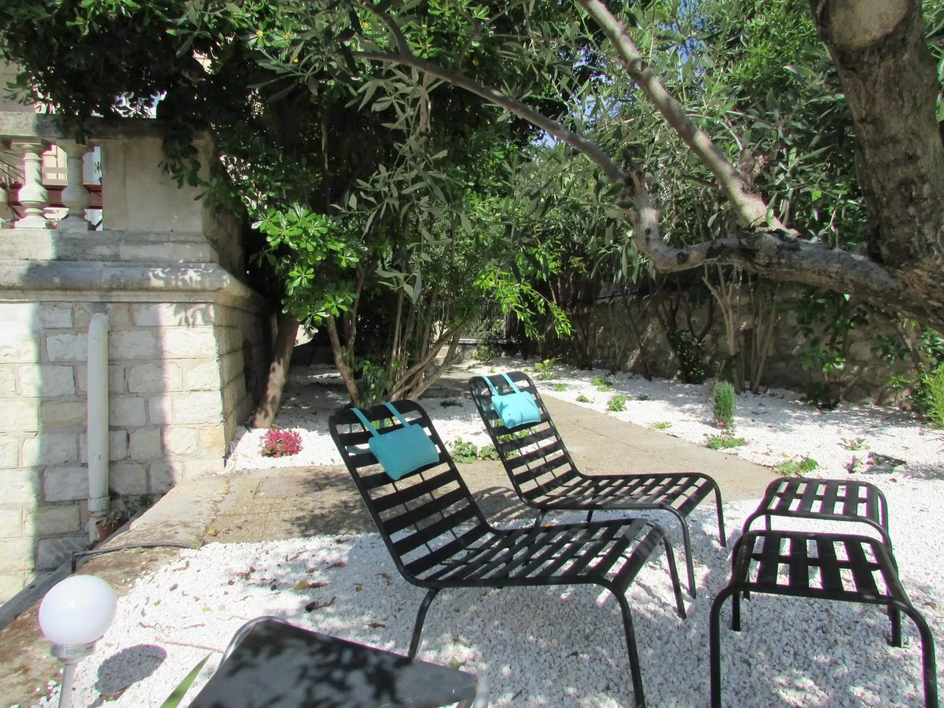 Garden, Pool View in Maison Douce Arles