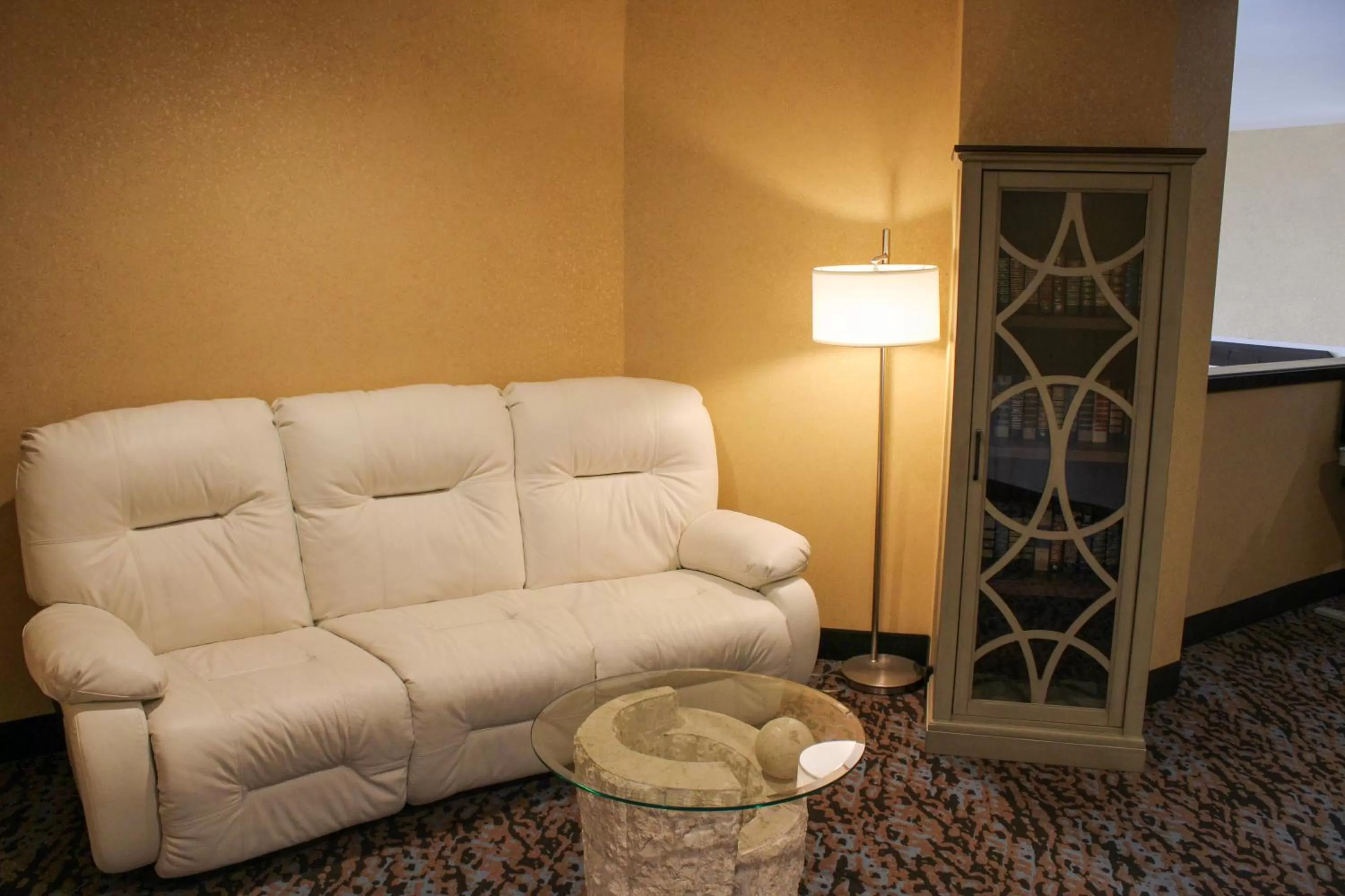 Seating area in Sleep Inn Bend Crossroads Plaza