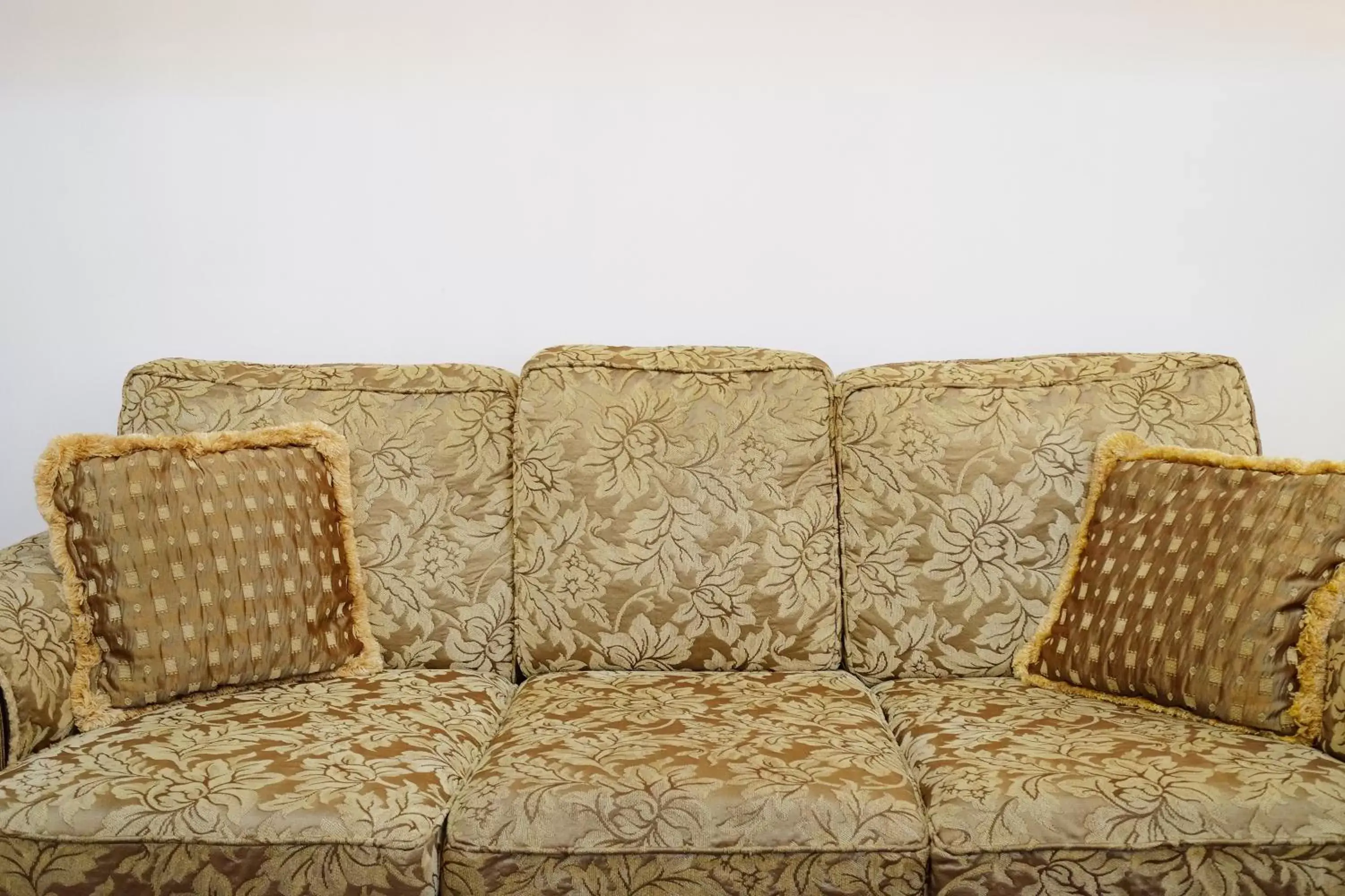 Living room, Seating Area in Dynasty Hotel