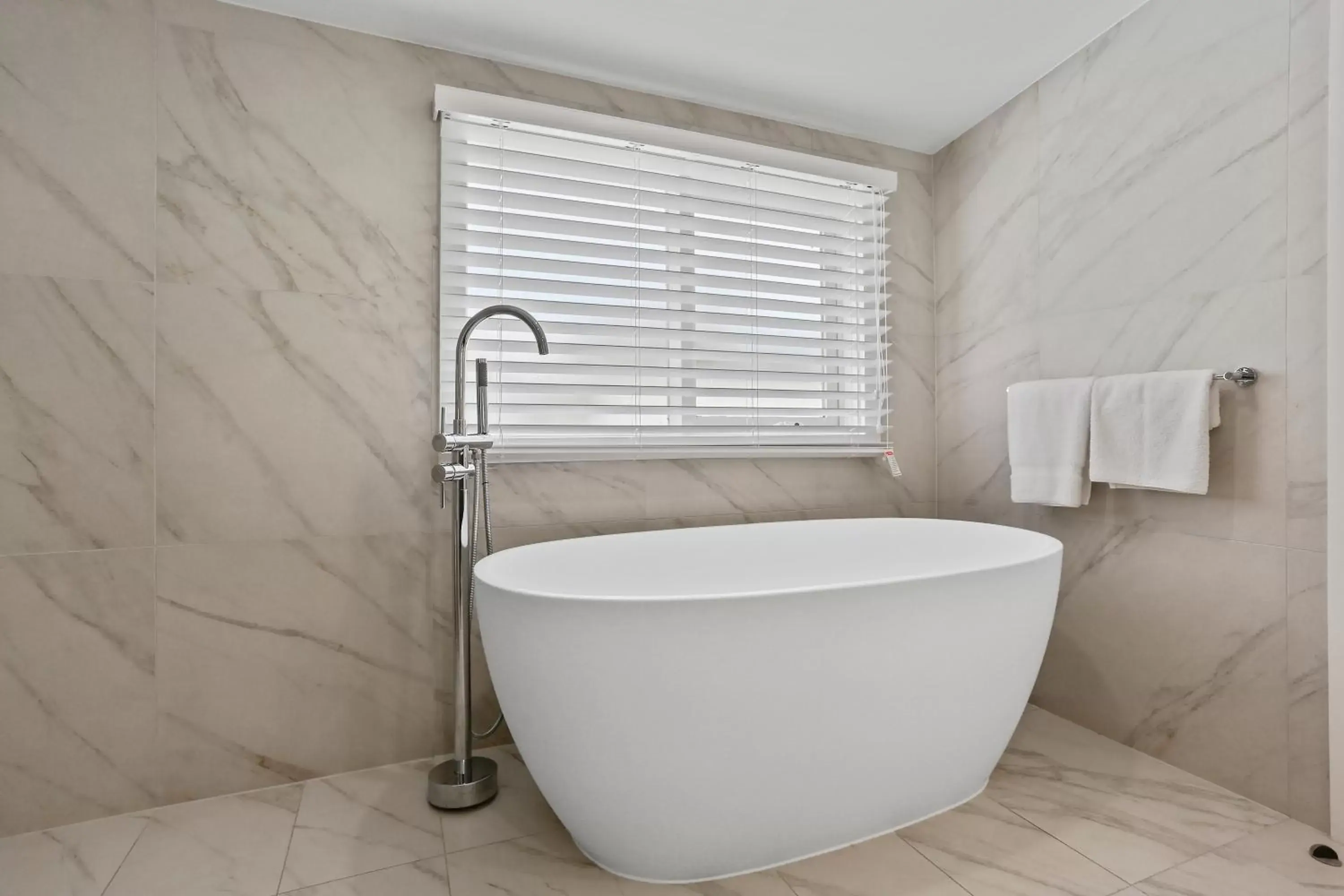 Bath, Bathroom in Seahorse Inn Hotel & Villas