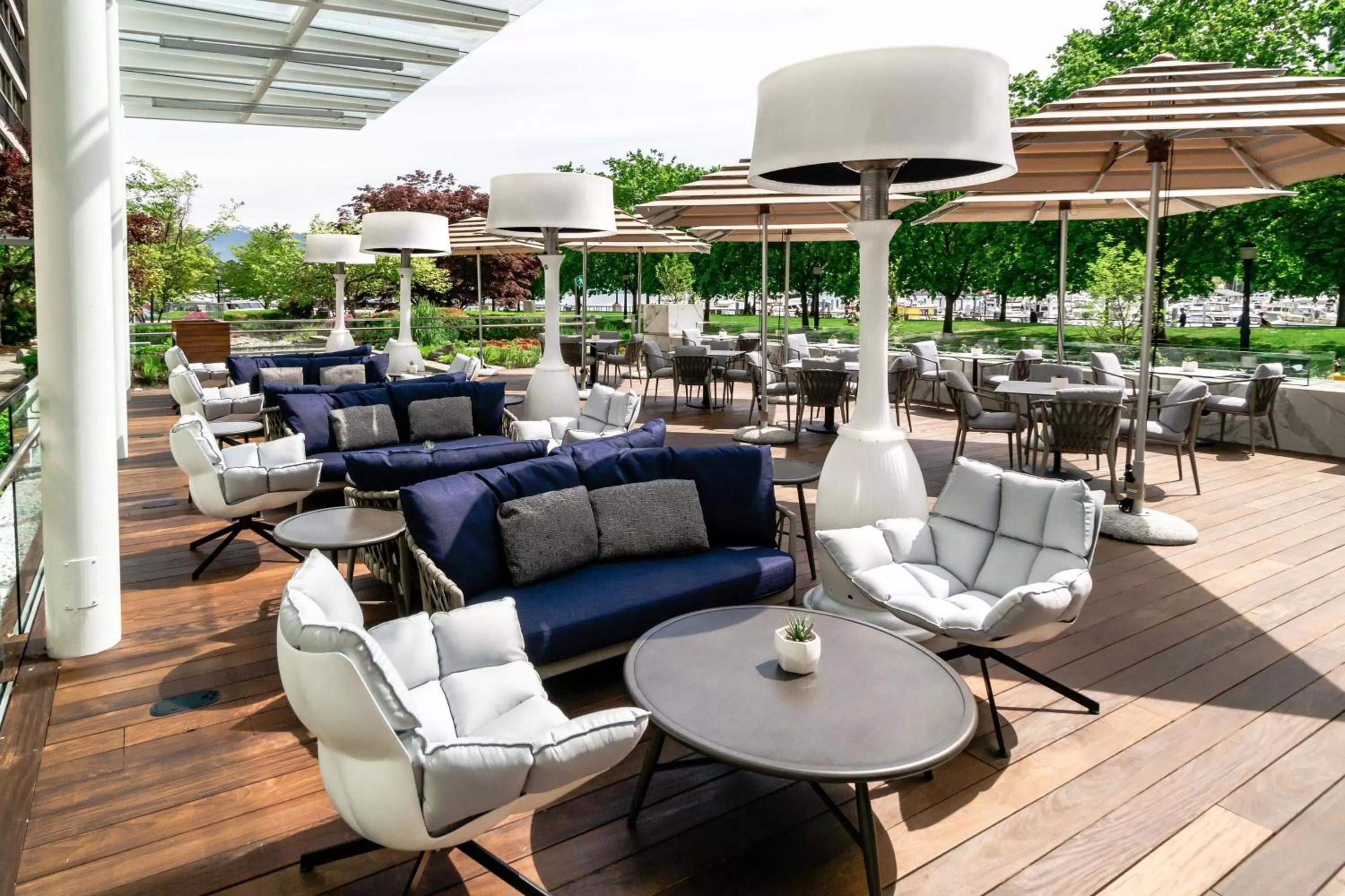 Lounge or bar in The Westin Bayshore, Vancouver