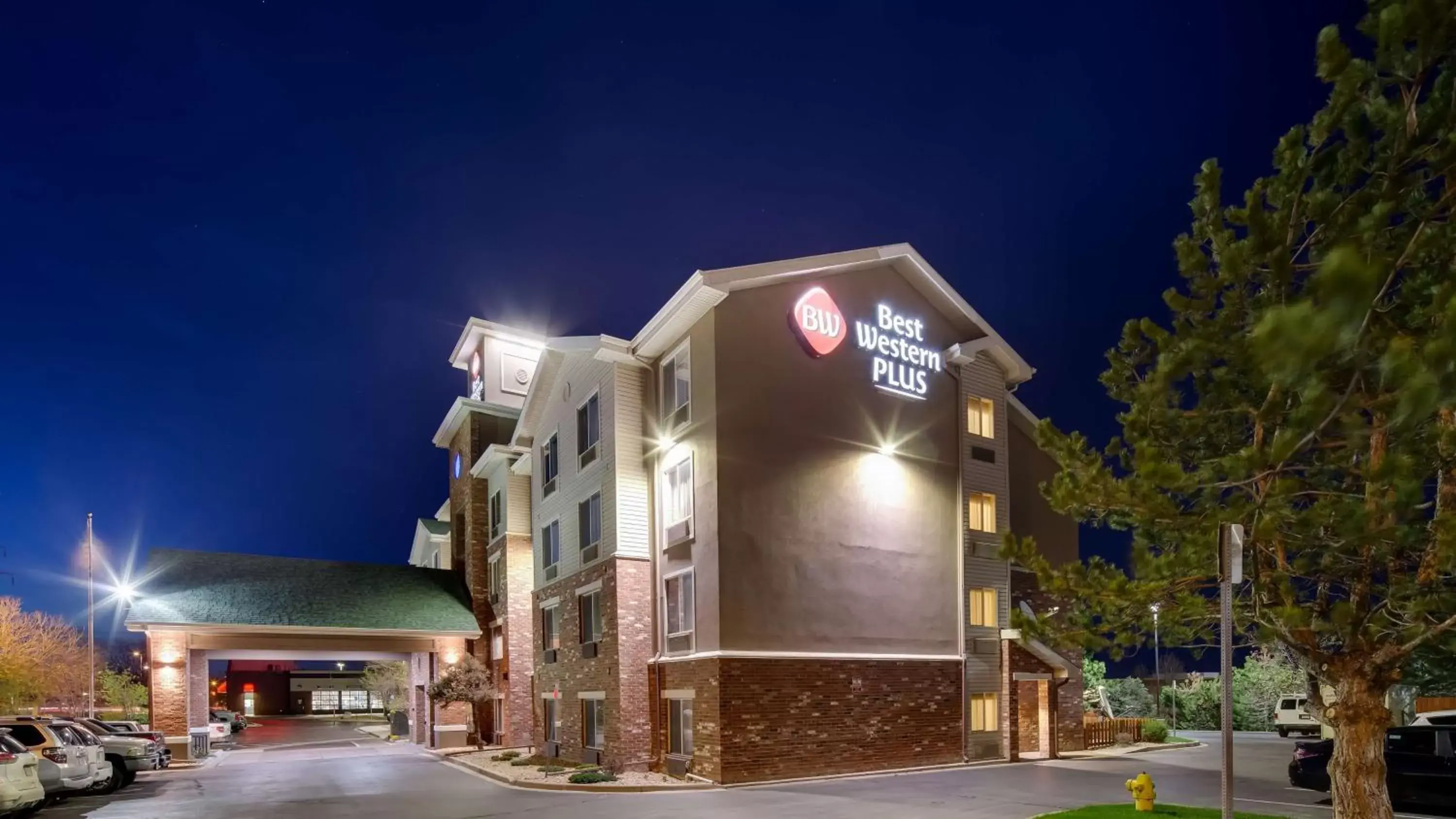 Property building in Best Western Plus Gateway Inn & Suites - Aurora Property building in Best Western Plus Gateway Inn & Suites - Aurora
