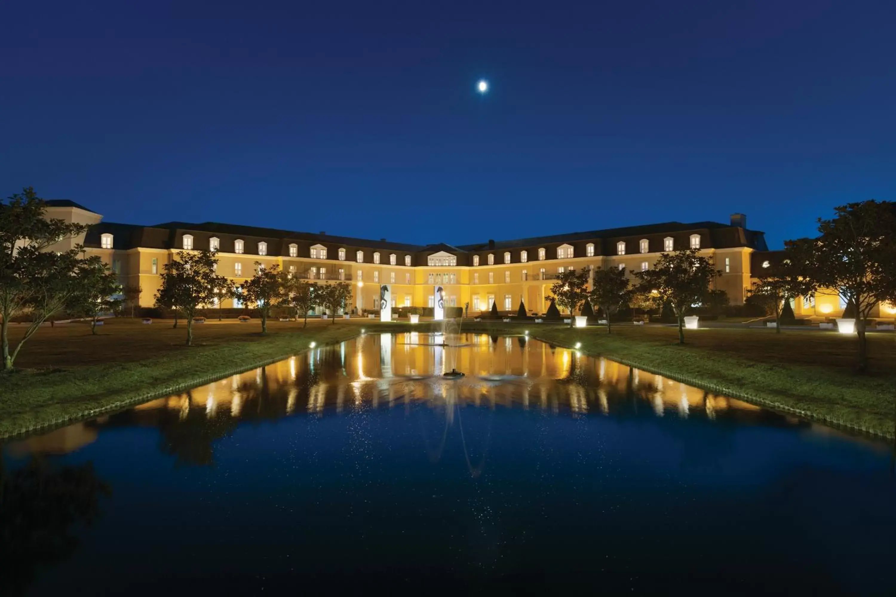 Facade/entrance, Swimming Pool in Mercure Chantilly Resort & Conventions