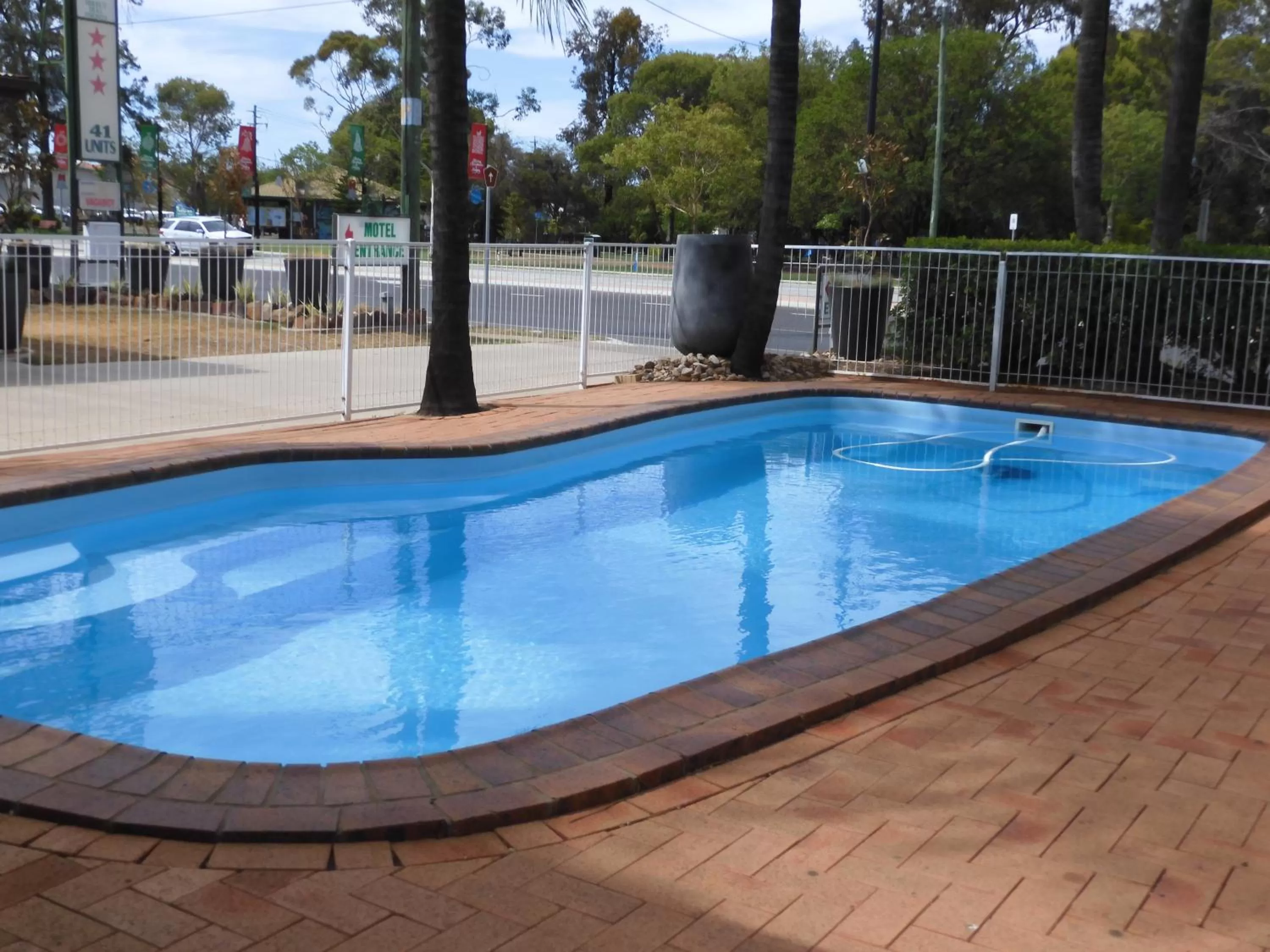 Swimming pool in Dalby Parkview Motel