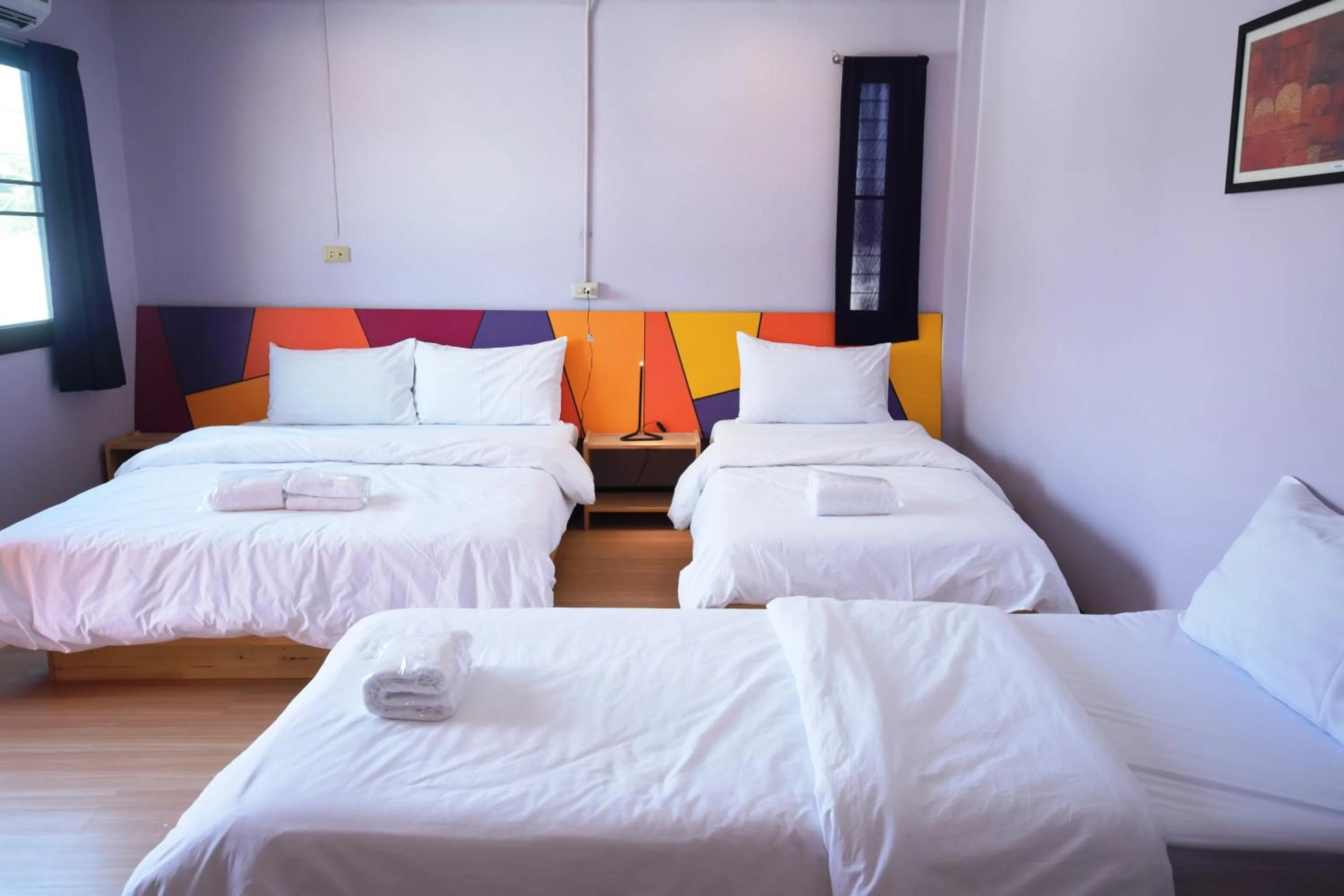 Photo of the whole room, Bed in Room@Vipa