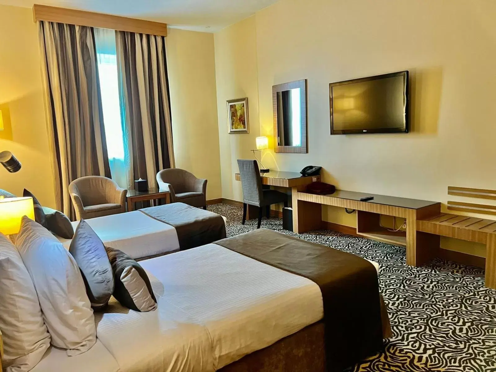 Bedroom, TV/Entertainment Center in Copthorne Hotel Sharjah