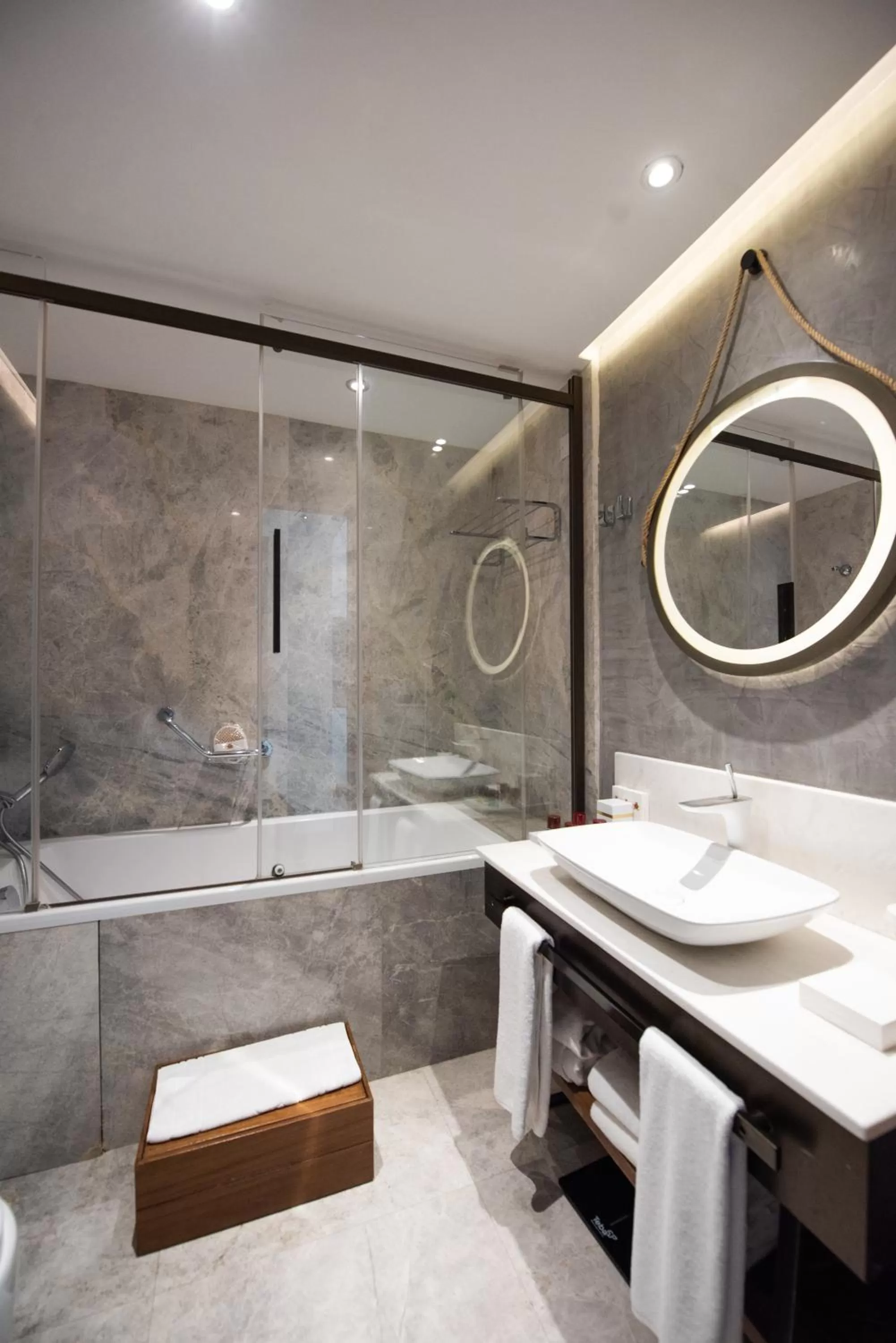 Bathroom in Dosso Dossi Hotels & SPA Downtown