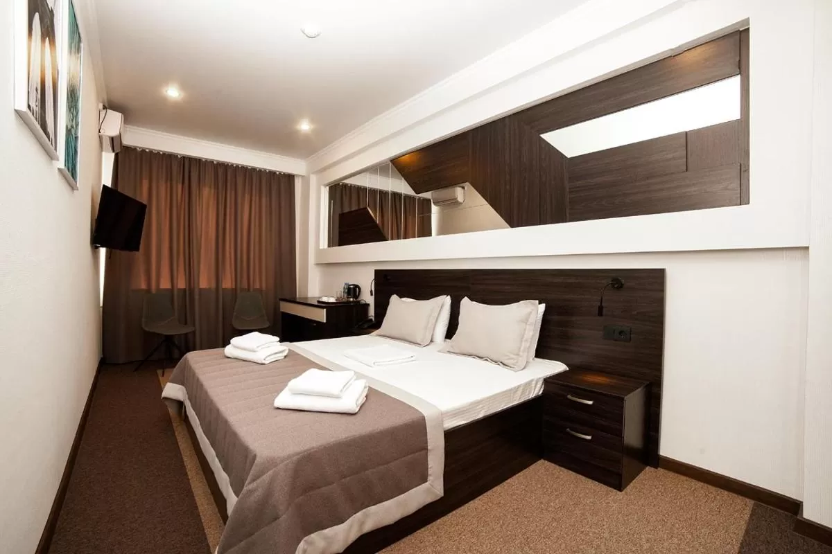 Photo of the whole room in Meridian