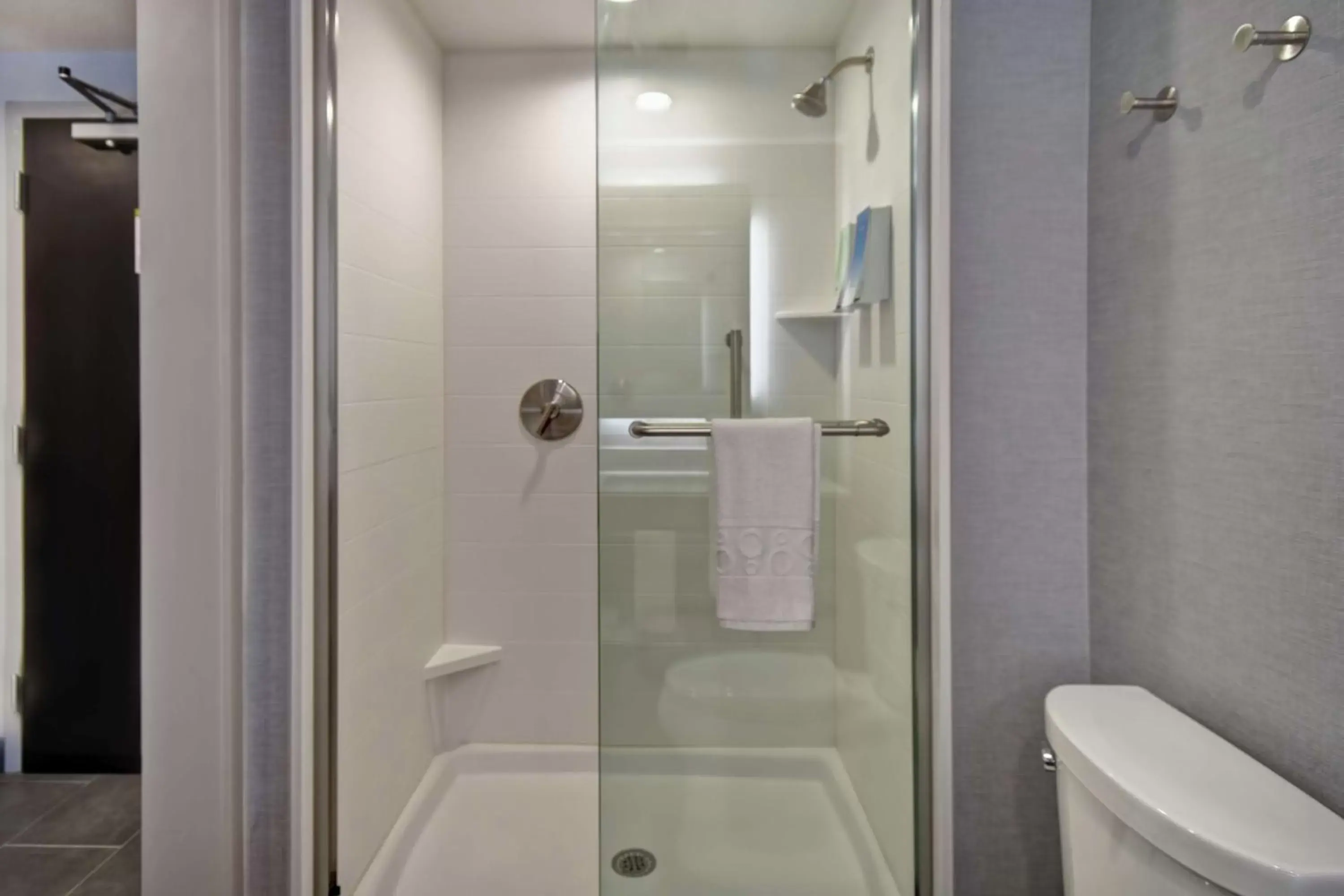 Bathroom in Home 2 Suites By Hilton Dothan