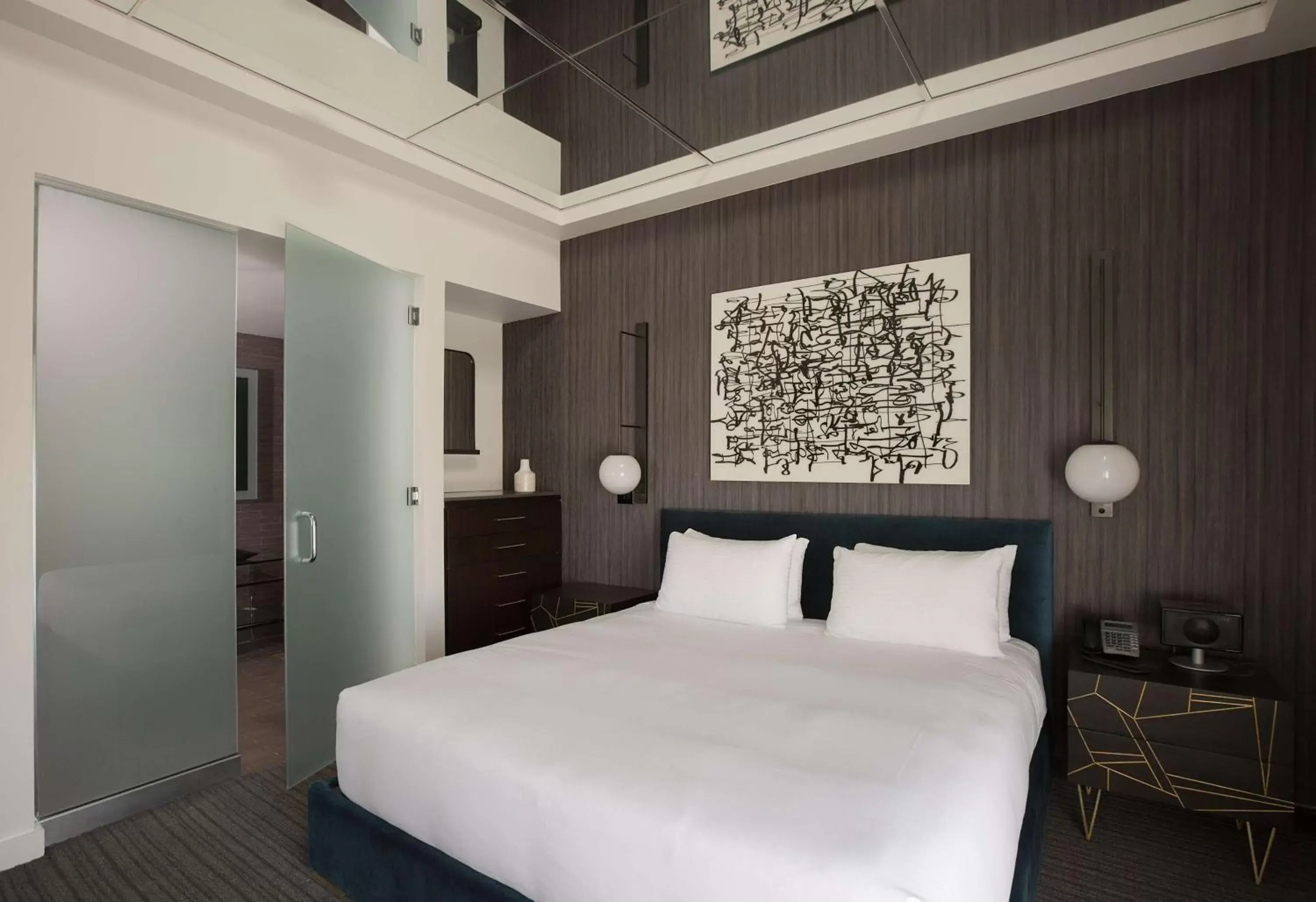 Photo of the whole room, Bed in Andaz San Diego - a Concept by Hyatt