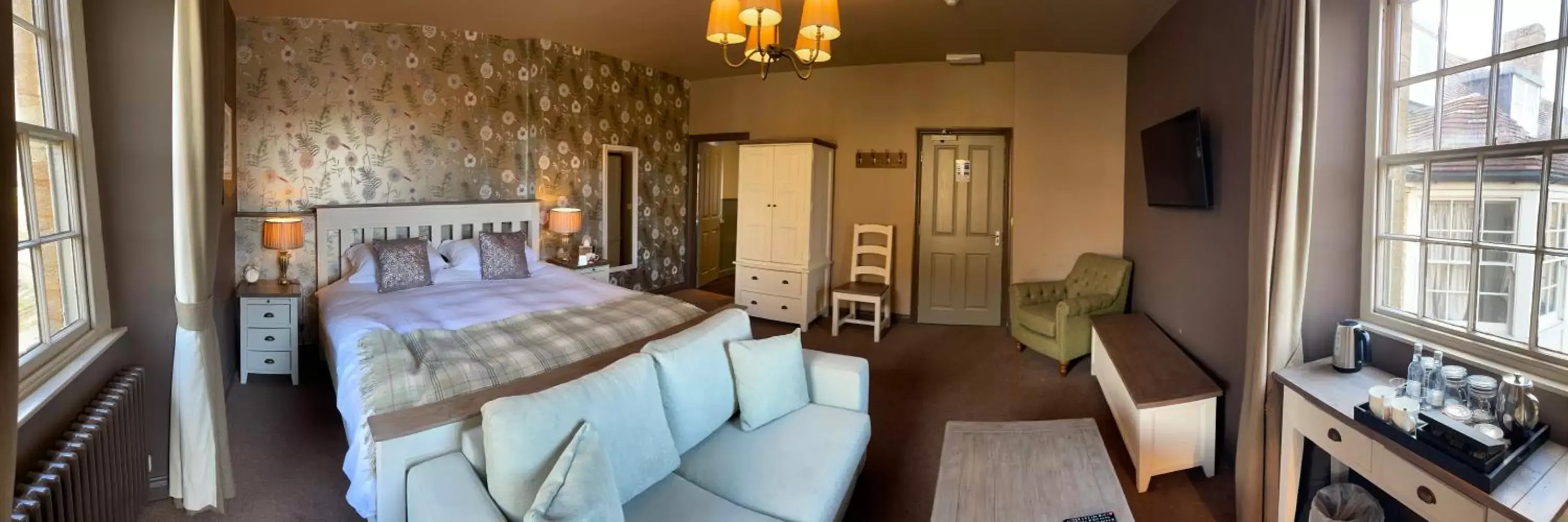 Deluxe Quadruple Room in The Plume of Feathers