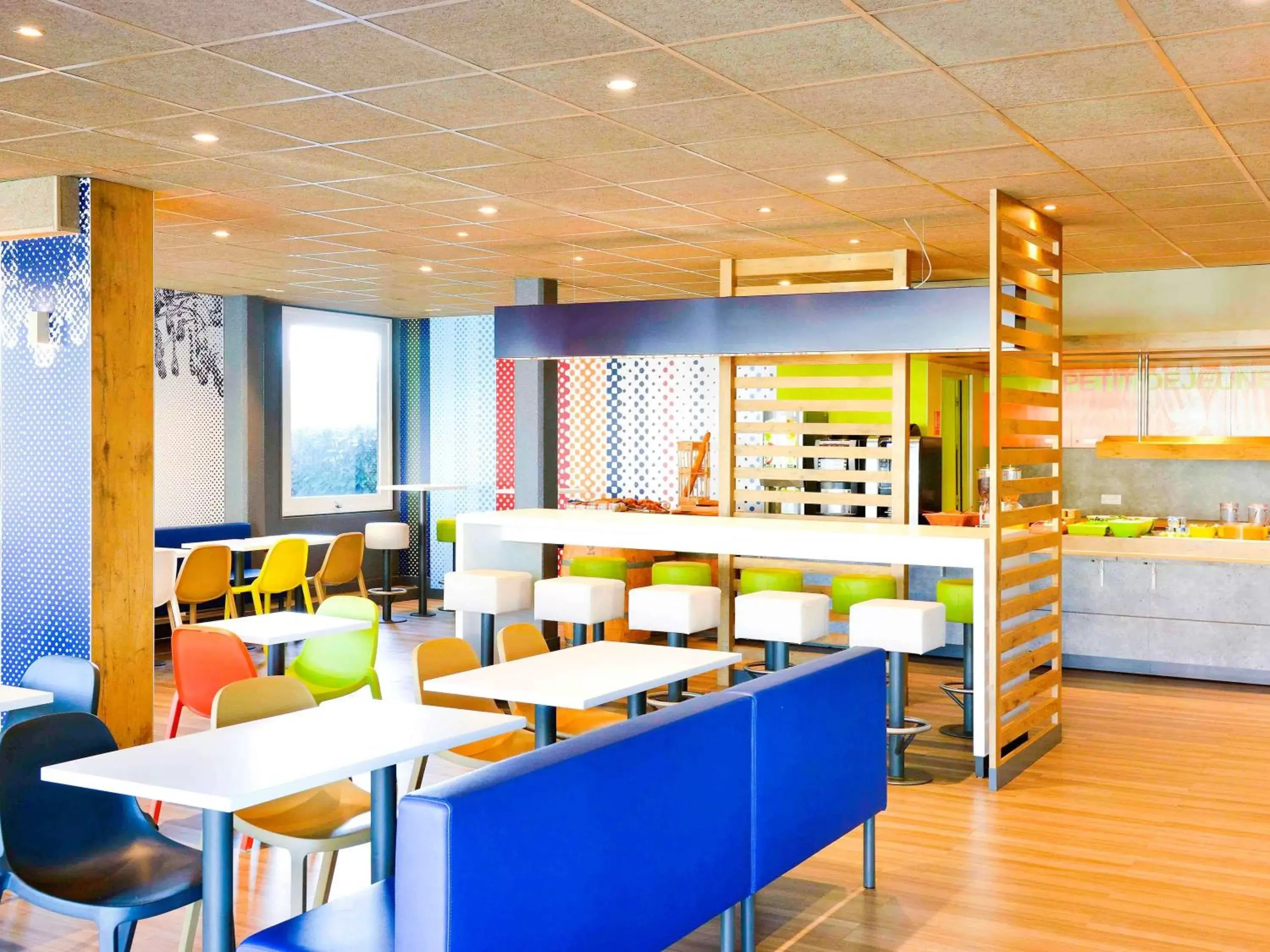 Restaurant/places to eat, Lounge/Bar in ibis budget Bordeaux Lac