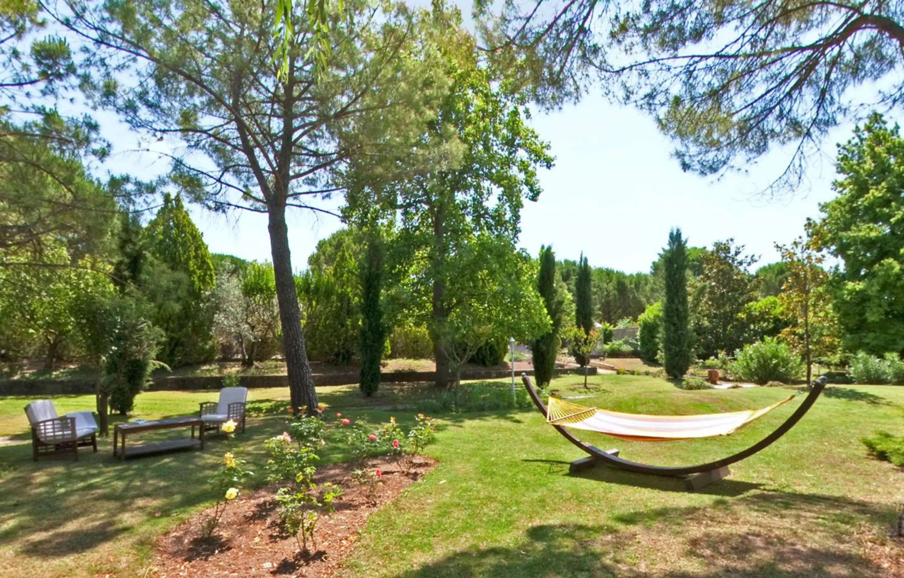On site, Garden in Best Western Sevan Parc Hotel