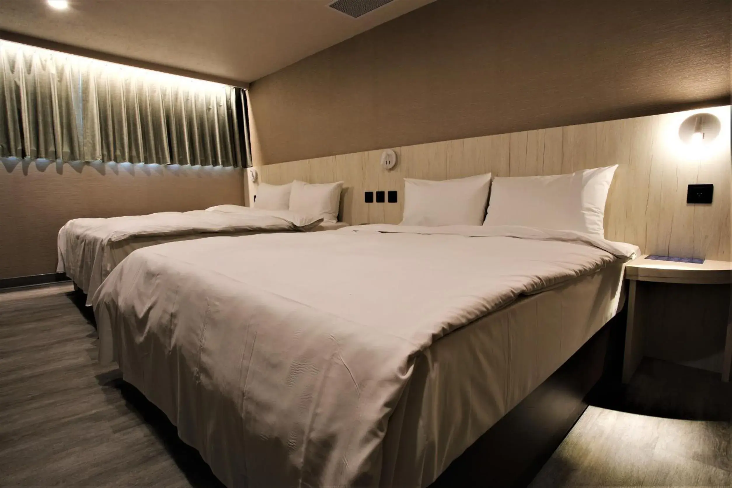 Bed in Goldenhome Hotel