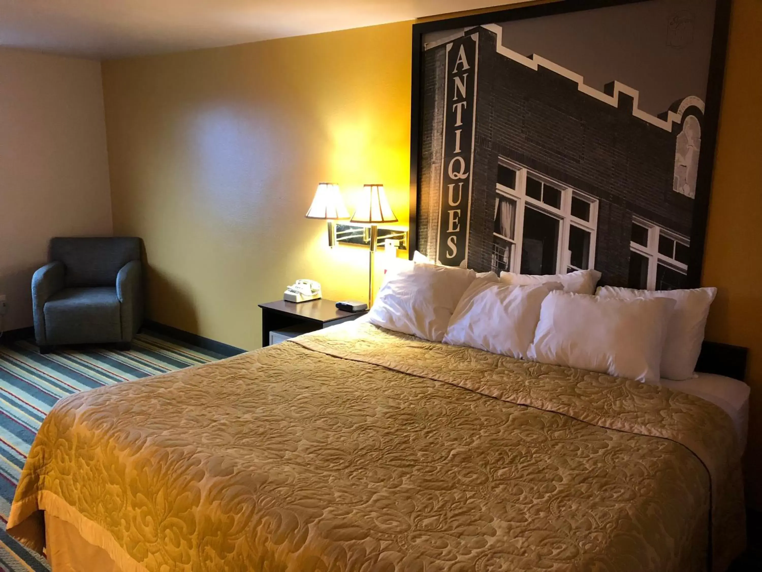 Bedroom, Bed in Super 8 by Wyndham Coeur d'Alene