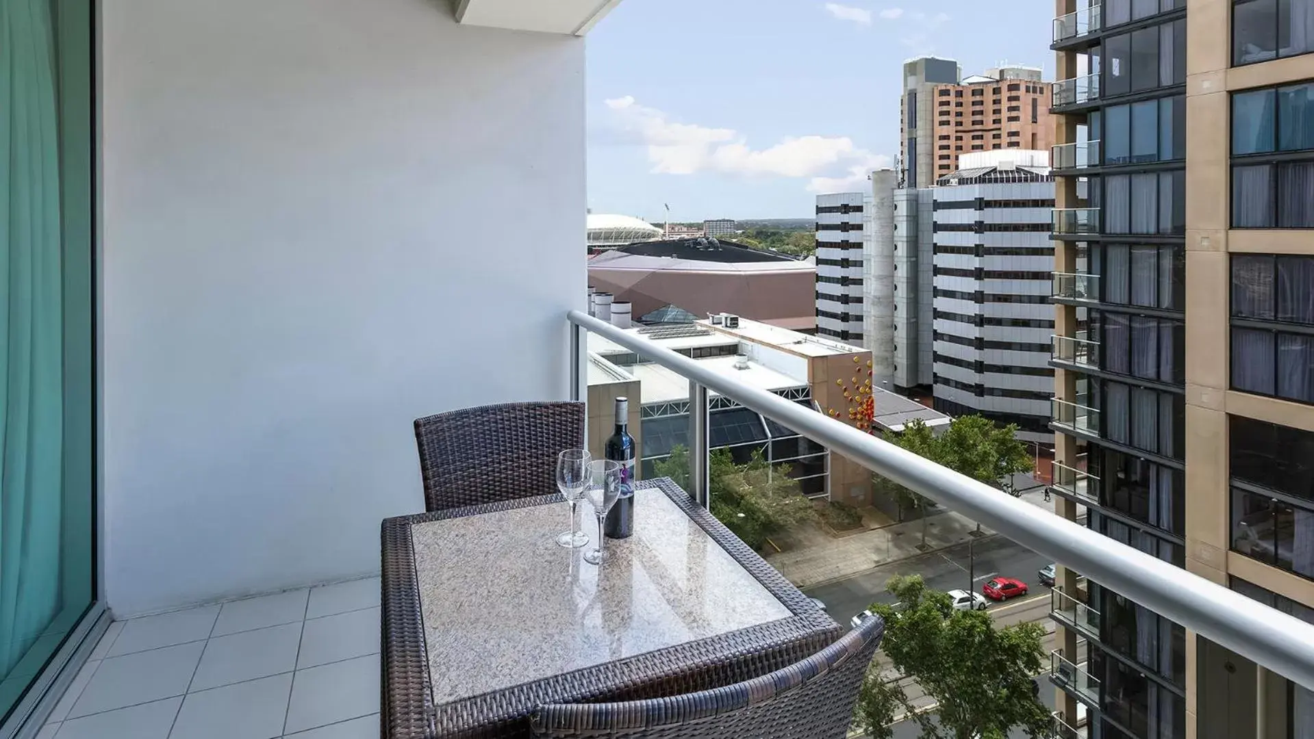 Balcony/Terrace, Bathroom in Oaks Adelaide Embassy Suites