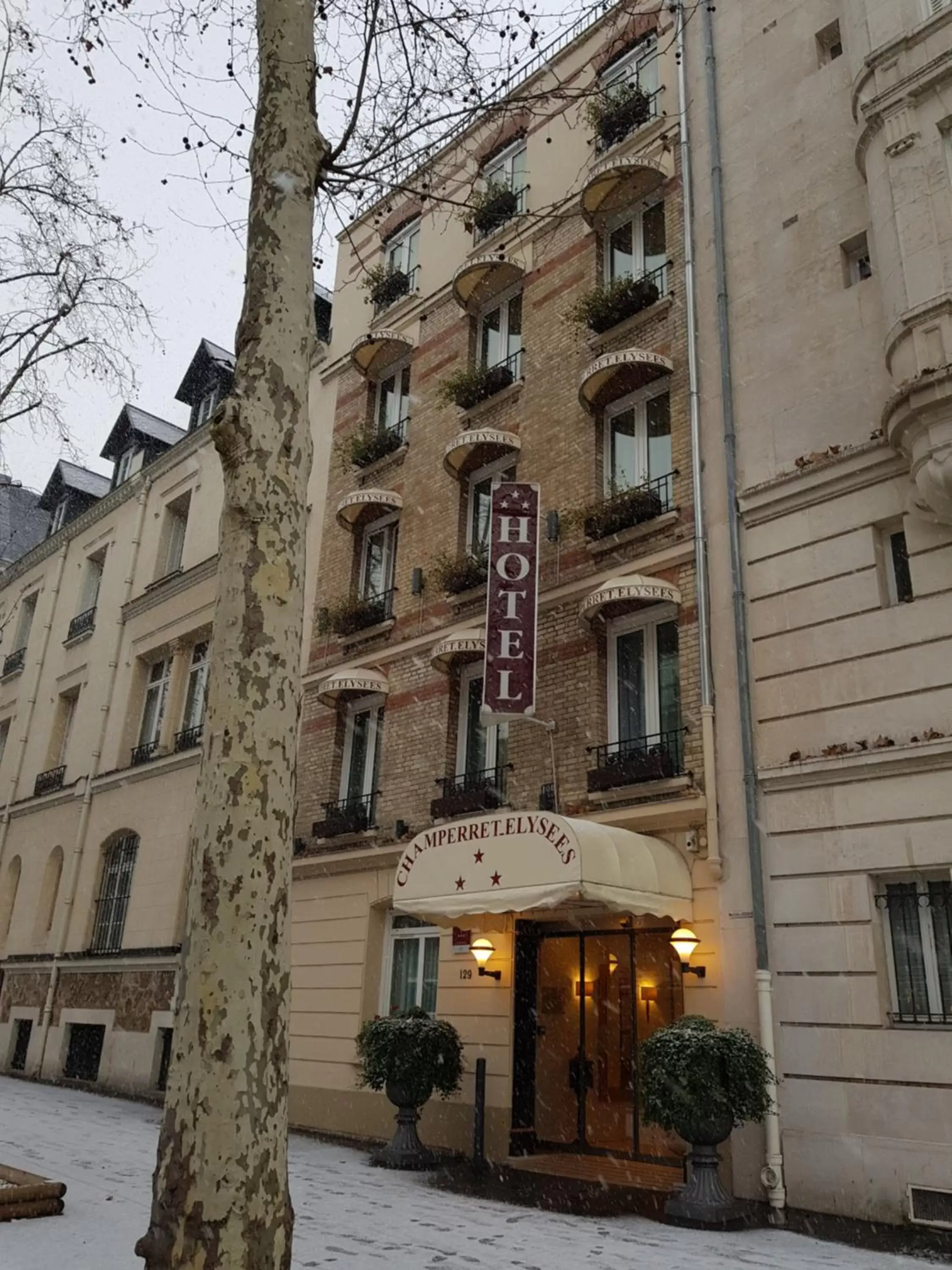 Facade/entrance, Property Building in Hotel Champerret Elysees