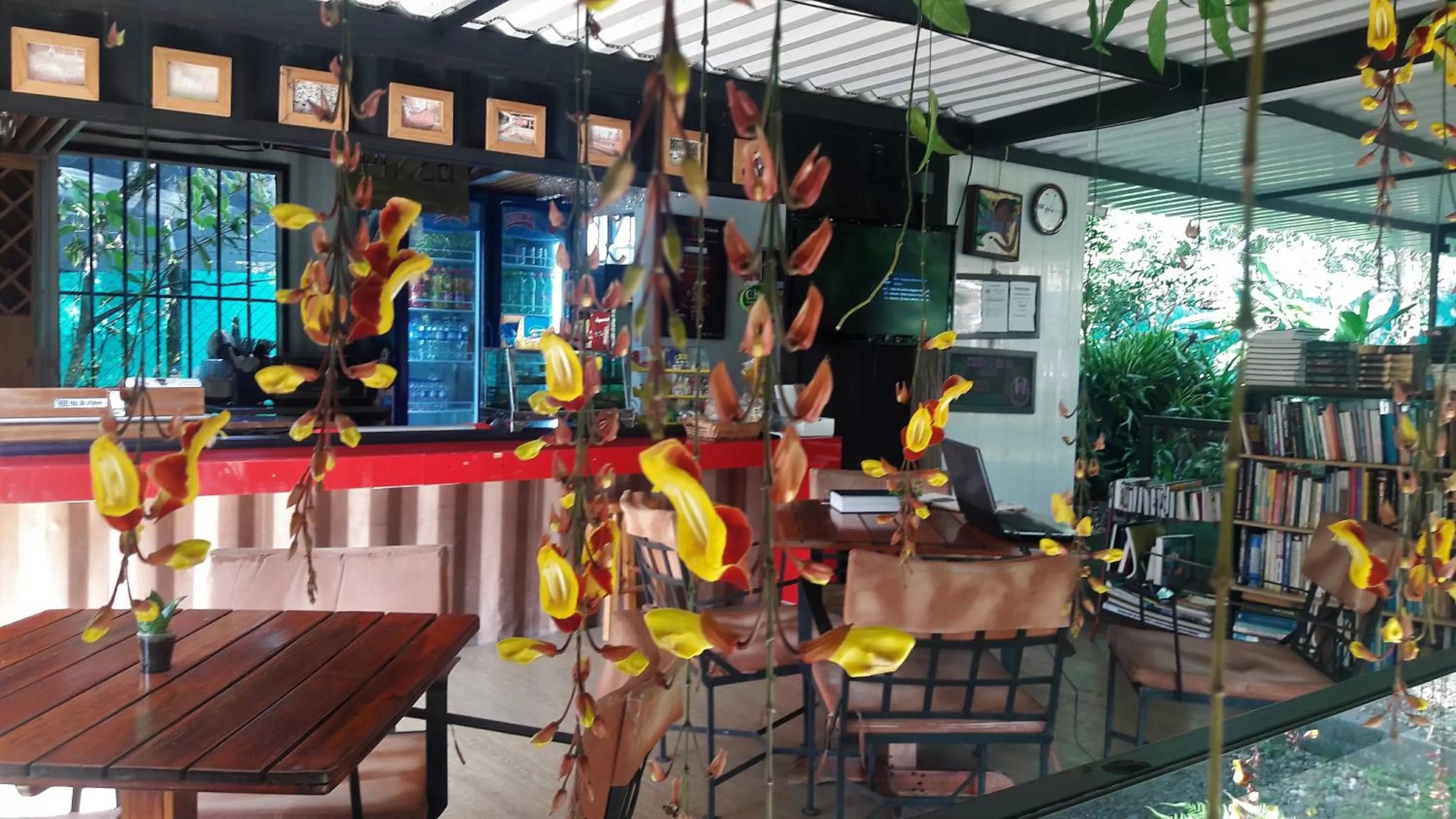 Restaurant/places to eat in ALTO LODGING Centro de Entrenamiento Deportivo y Negocios, a 2 pasos del Aeropuerto JMC, Transporte Incluido