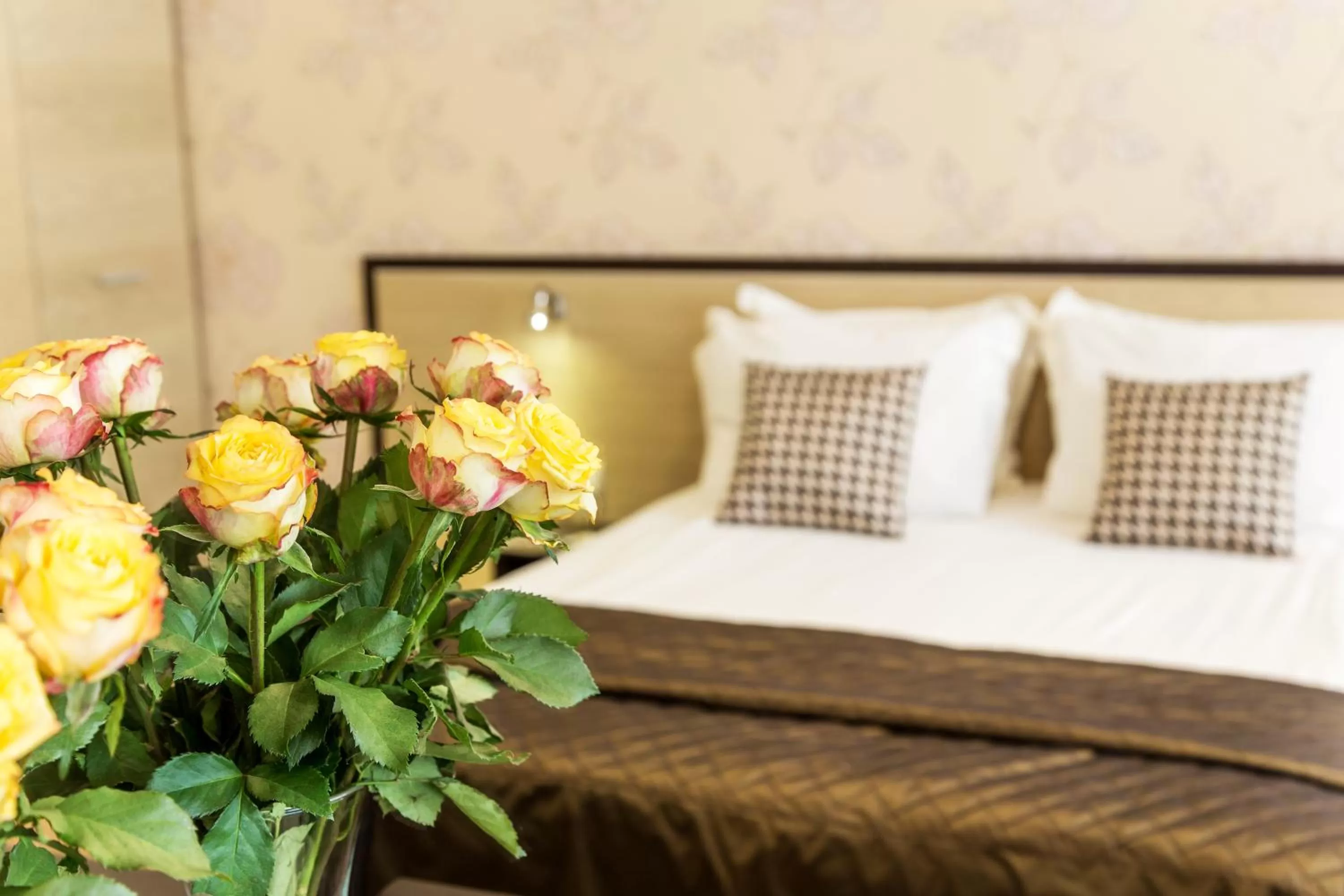 Bed in City Avenue Hotel by HMG-Free Parking-Free Wi-Fi