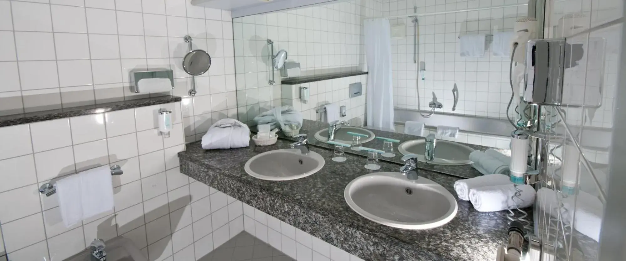 Bathroom in Hotel Ambiente Walldorf