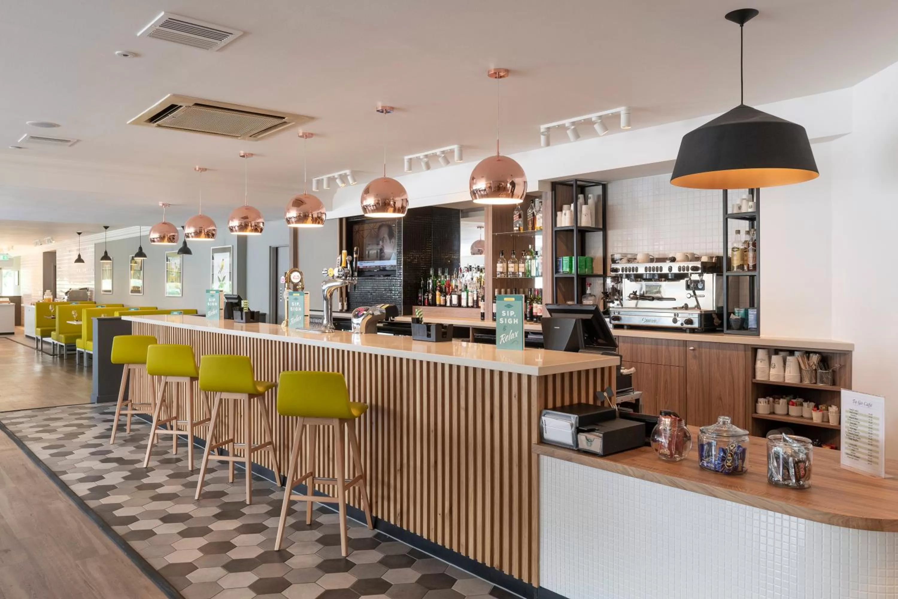 Lounge or bar in Holiday Inn Norwich, Ipswich Road by IHG