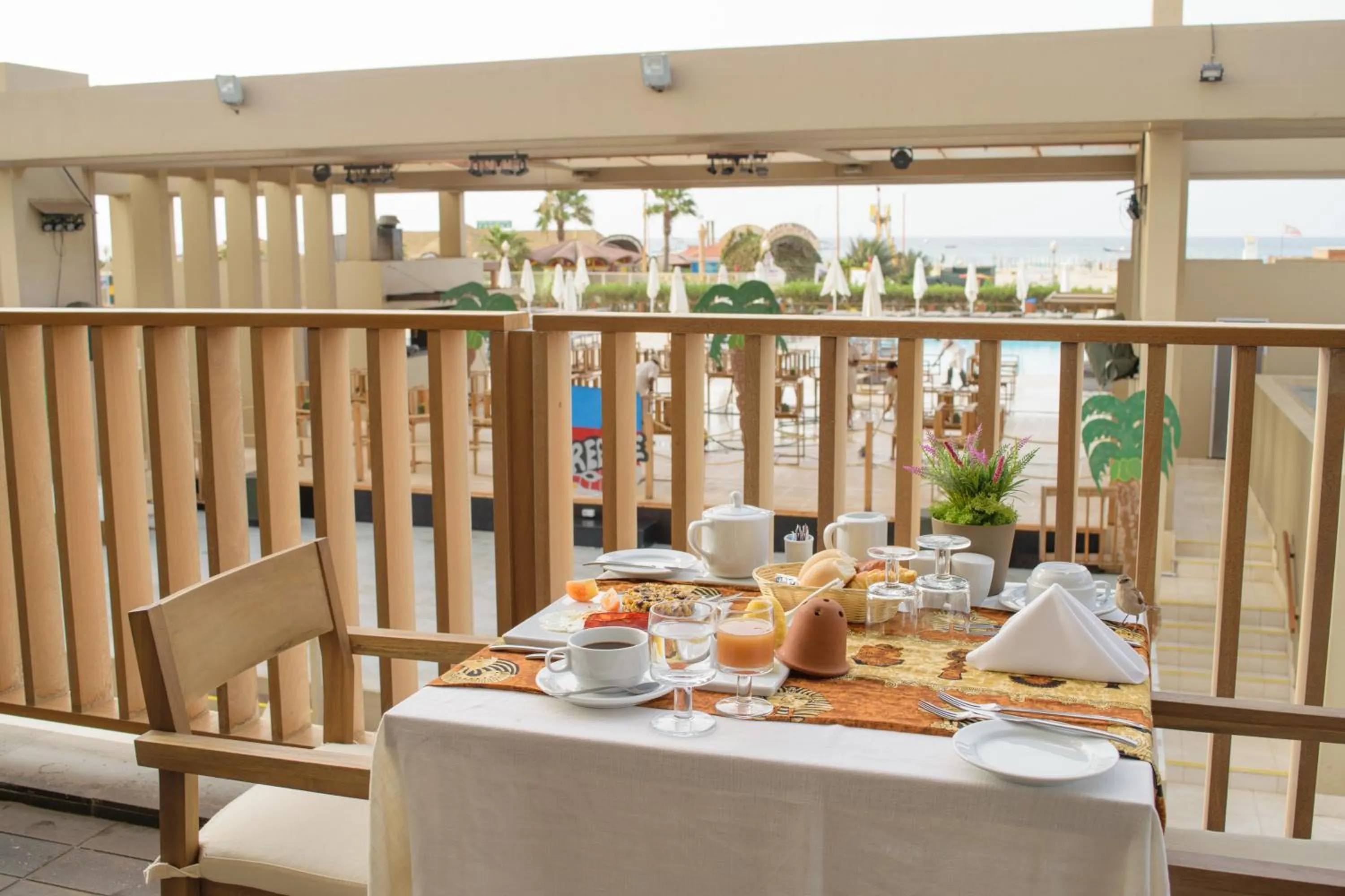 Restaurant/places to eat in Oasis Salinas Sea