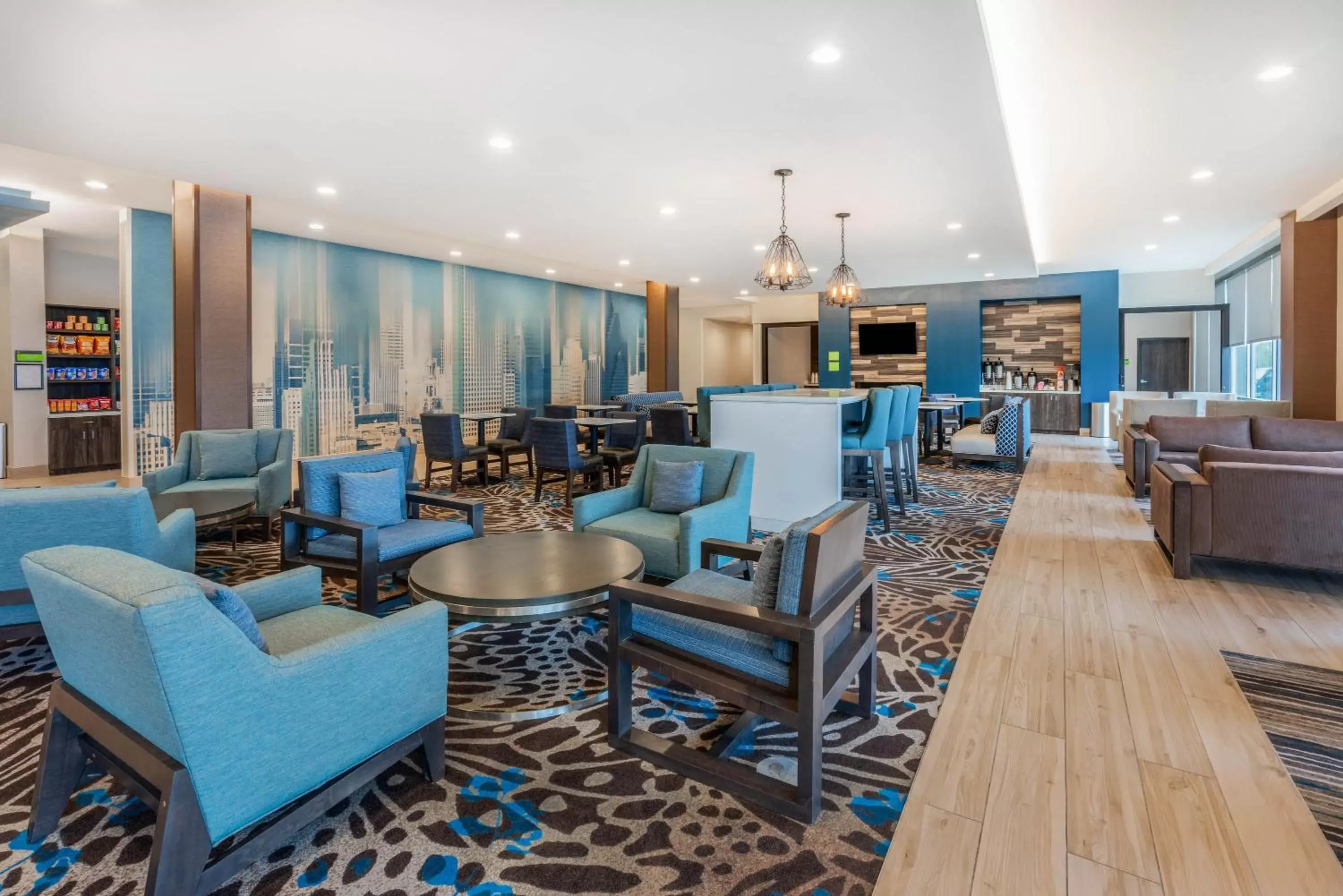 Lobby or reception, Lounge/Bar in La Quinta Inn and Suites by Wyndham Houston Spring South