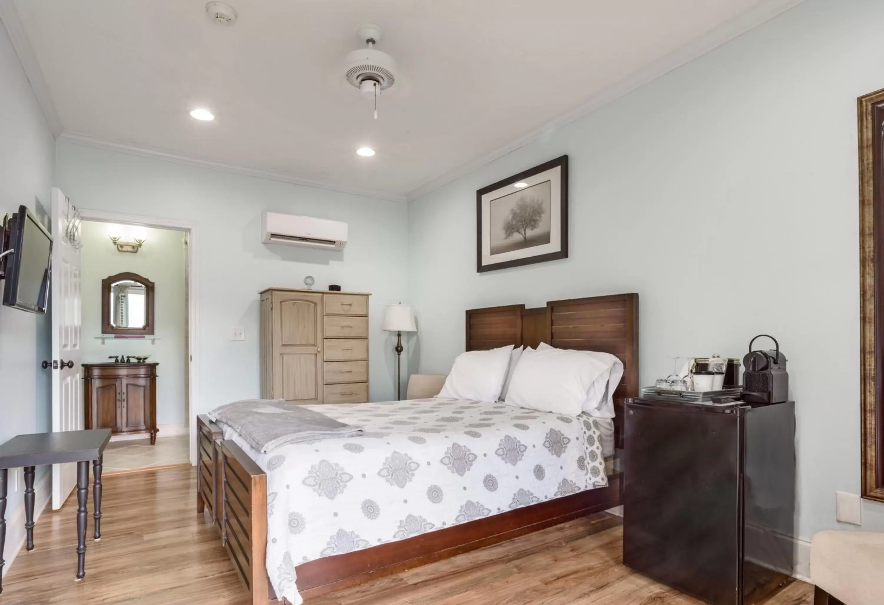 One-Bedroom Queen Suite in 27 on Park One-Bedroom Queen Suite in 27 on Park