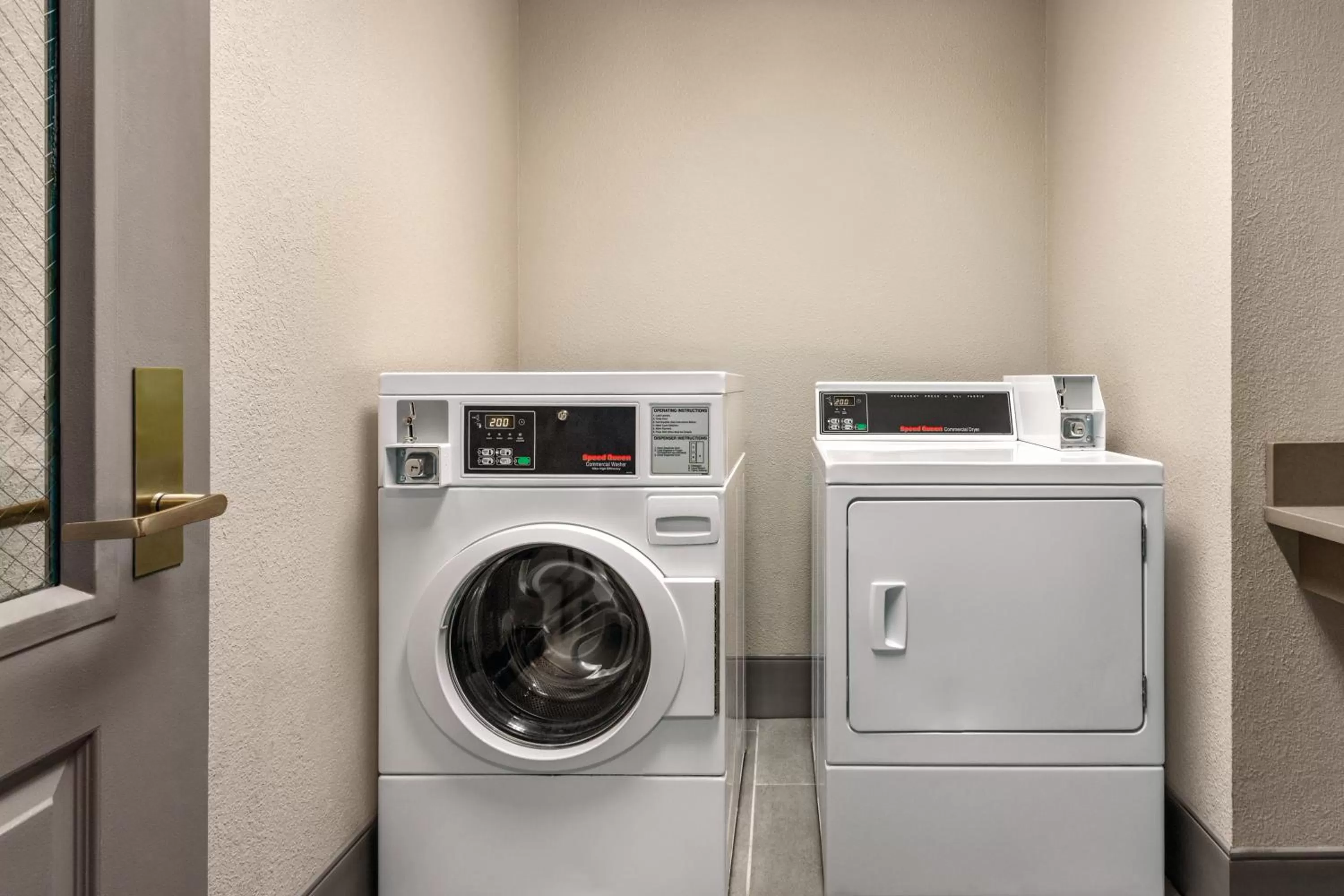 Area and facilities in Country Inn & Suites by Radisson, Nashville Airport East, TN