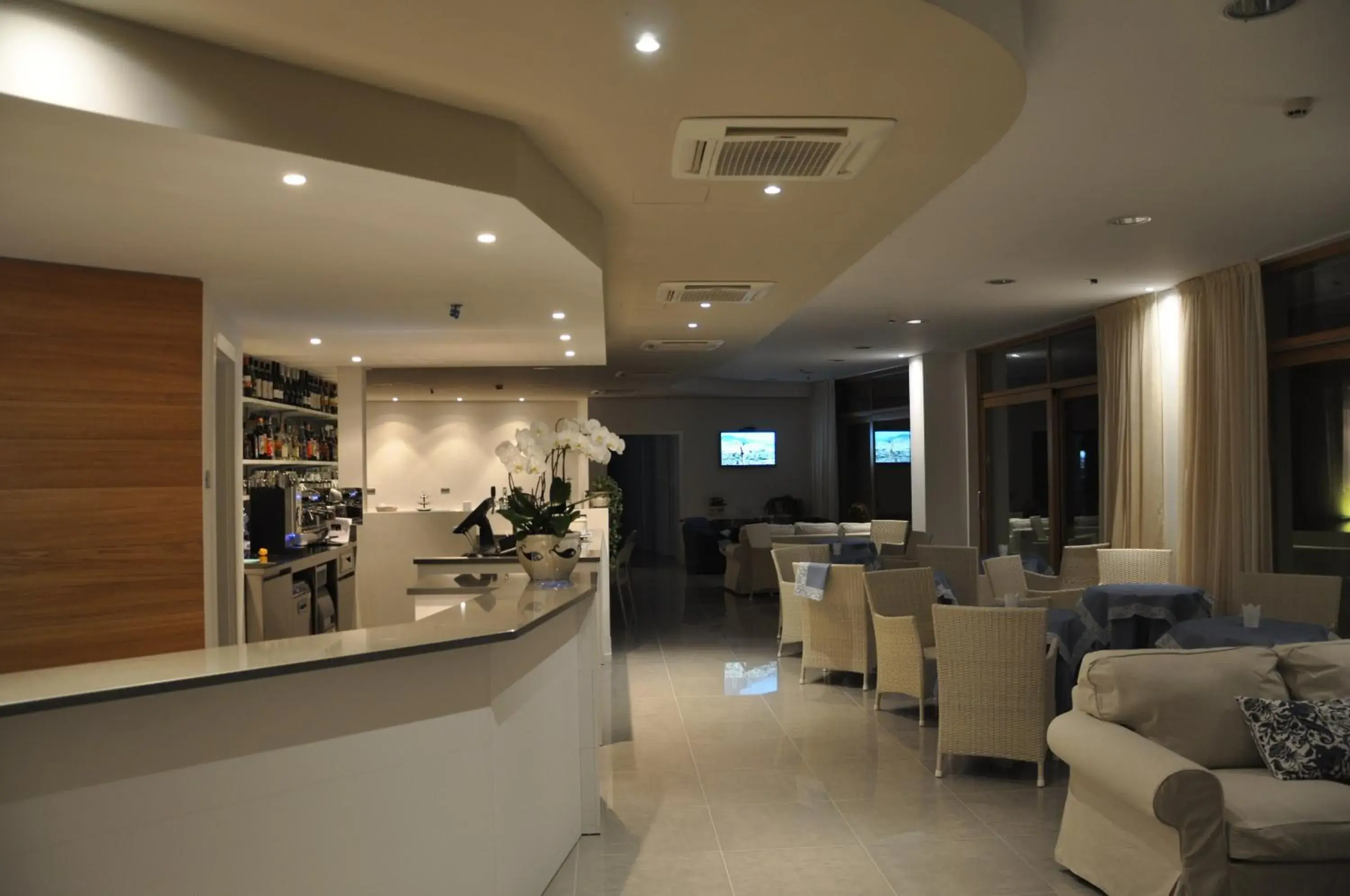 Communal lounge/ TV room, Lobby/Reception in Tullio Hotel