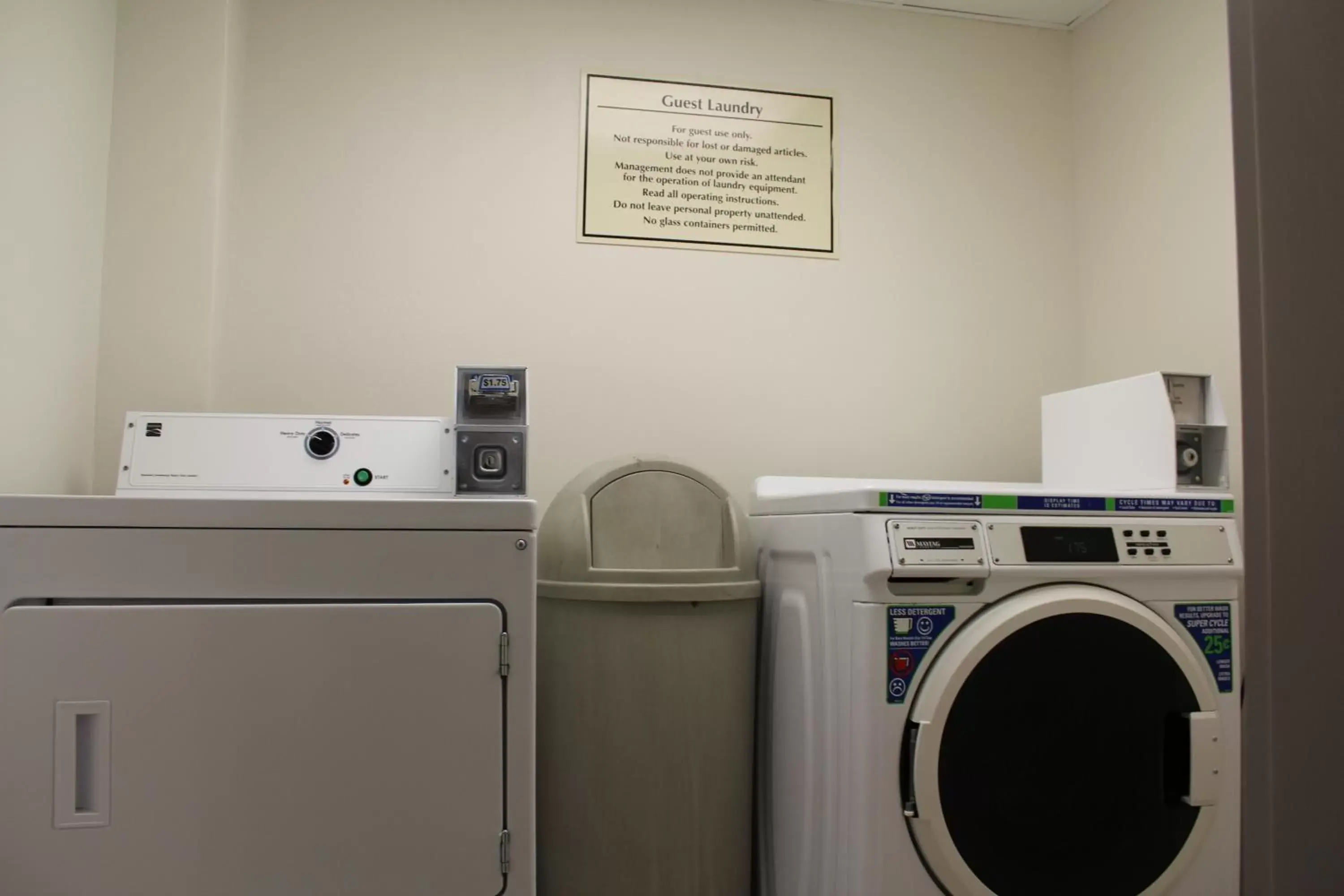 washing machine, Kitchen/Kitchenette in La Quinta Inn by Wyndham Davenport & Conference Center