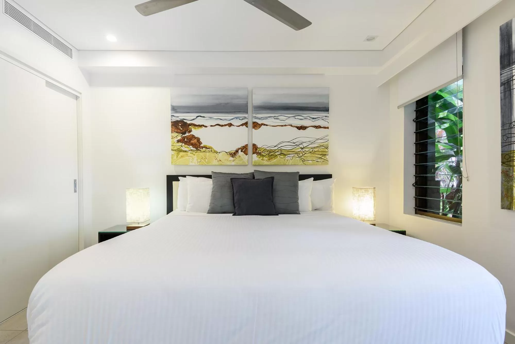 Bed in Port Douglas Private Apartments in Temple