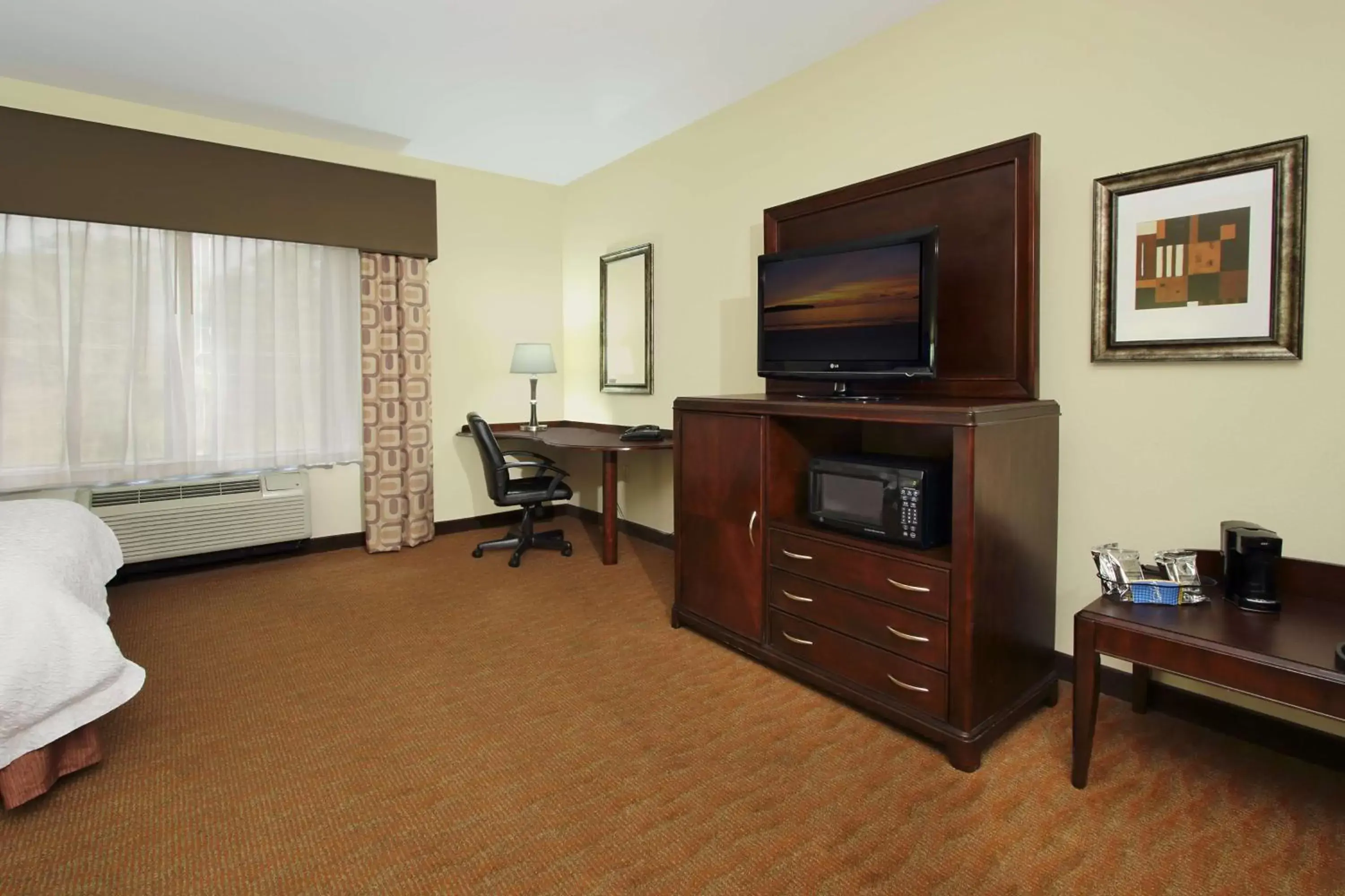 Bedroom, TV/Entertainment Center in Hampton Inn & Suites Conroe I 45 North