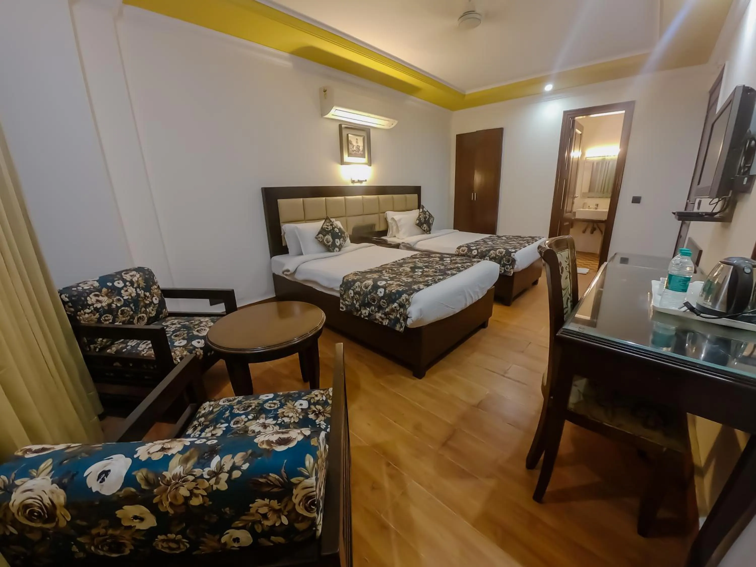 Photo of the whole room in Kastor International Hotel