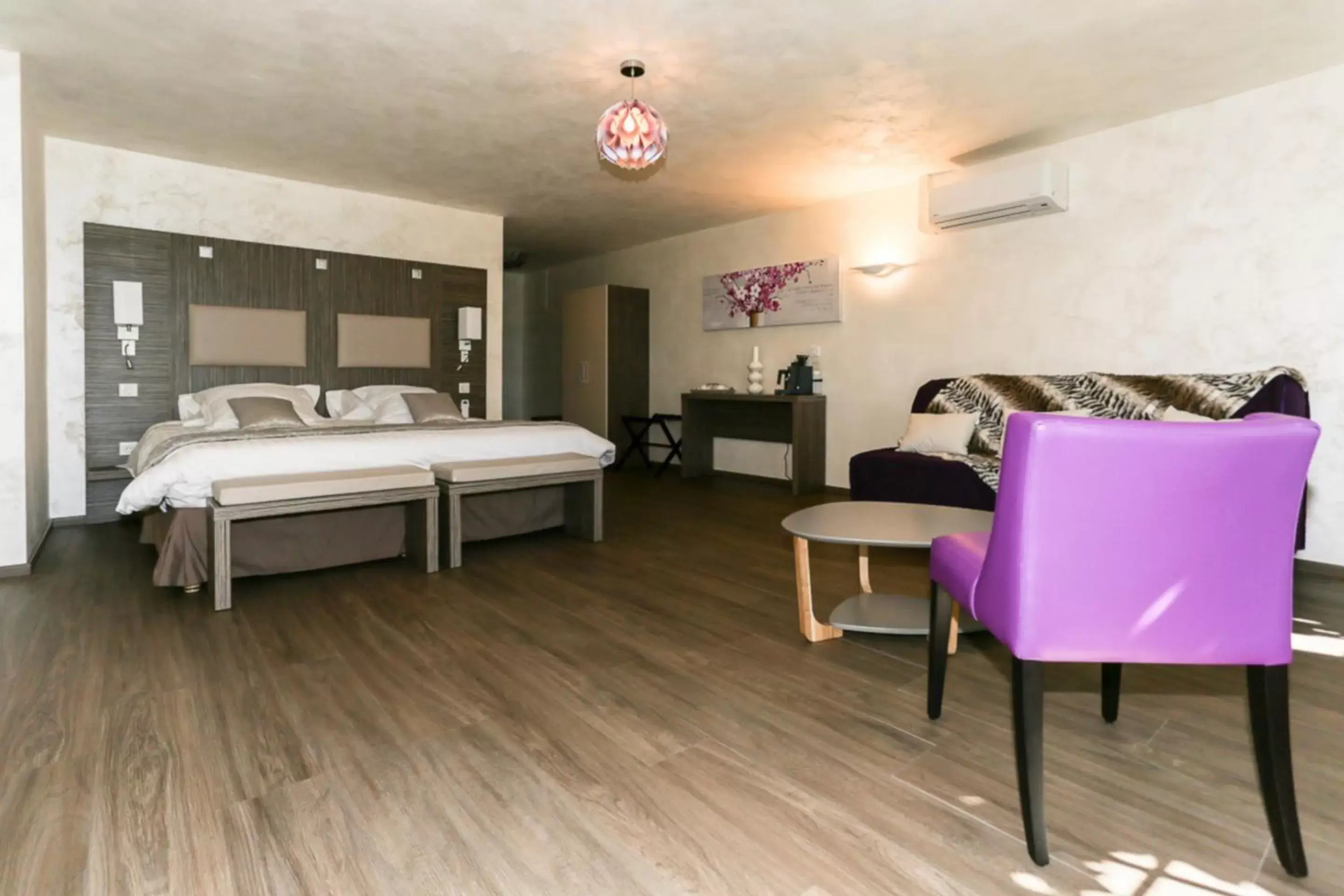 Deluxe Family Suite in Les Olivades