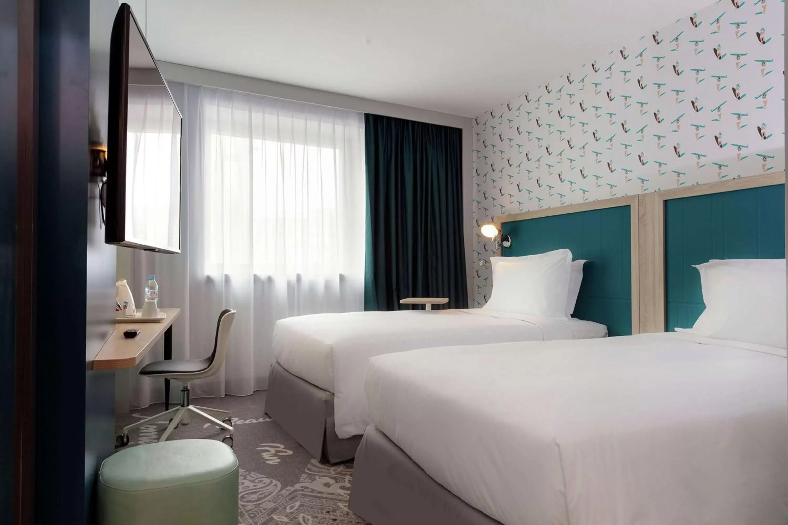 Bedroom, Bed in Hampton By Hilton Paris Clichy