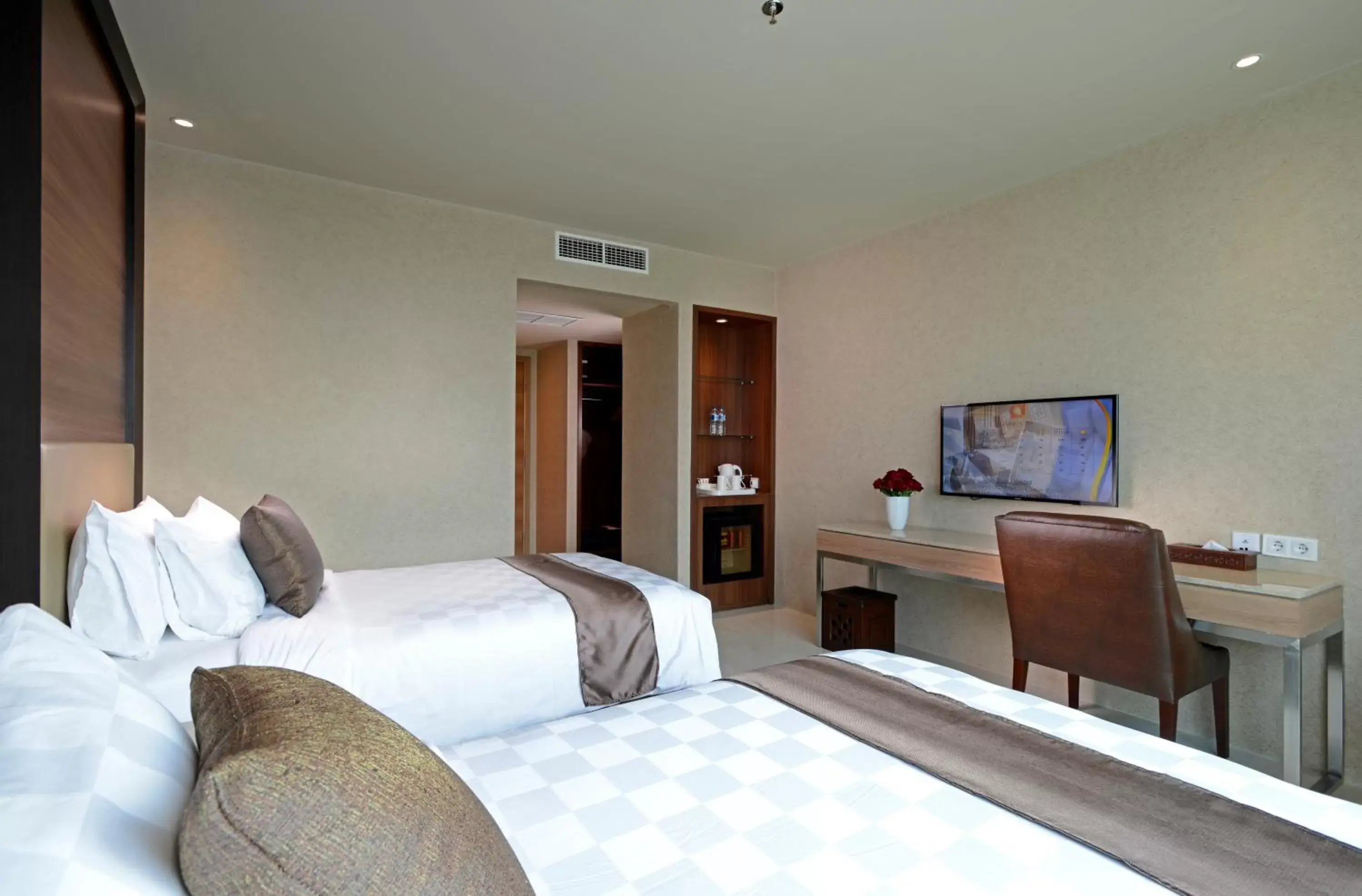 Photo of the whole room, Bed in Aria Centra Surabaya