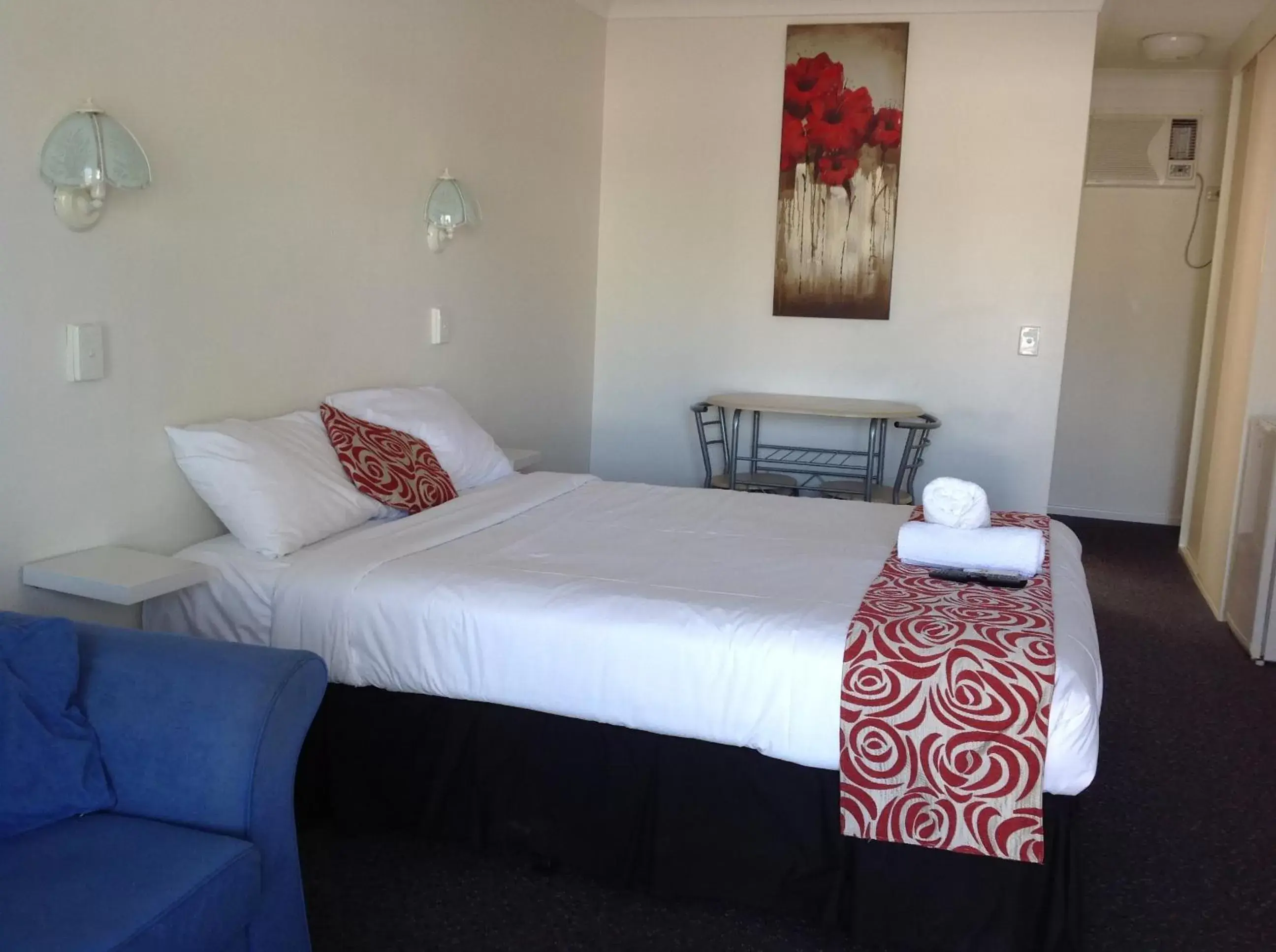 Photo of the whole room, Bed in Aspley Motor Inn