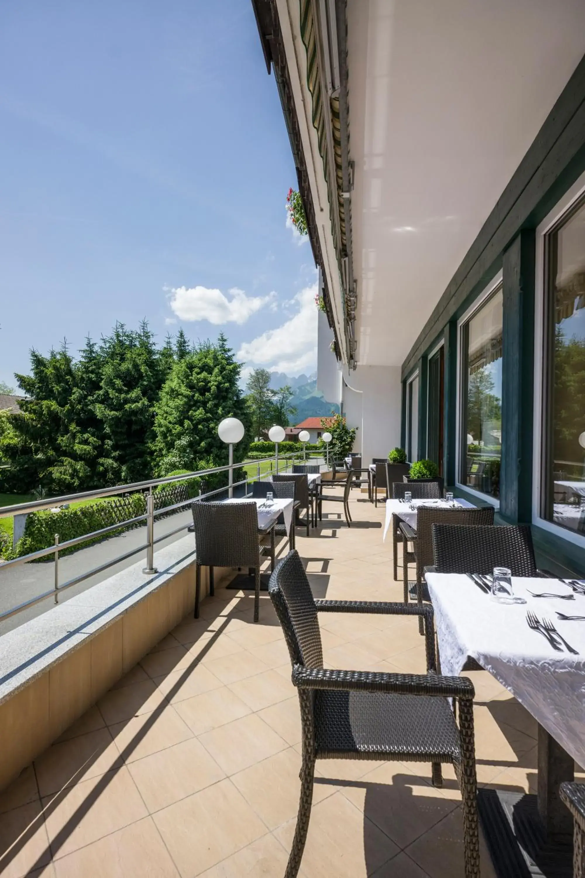 Restaurant/places to eat, Balcony/Terrace in Sporthotel Austria