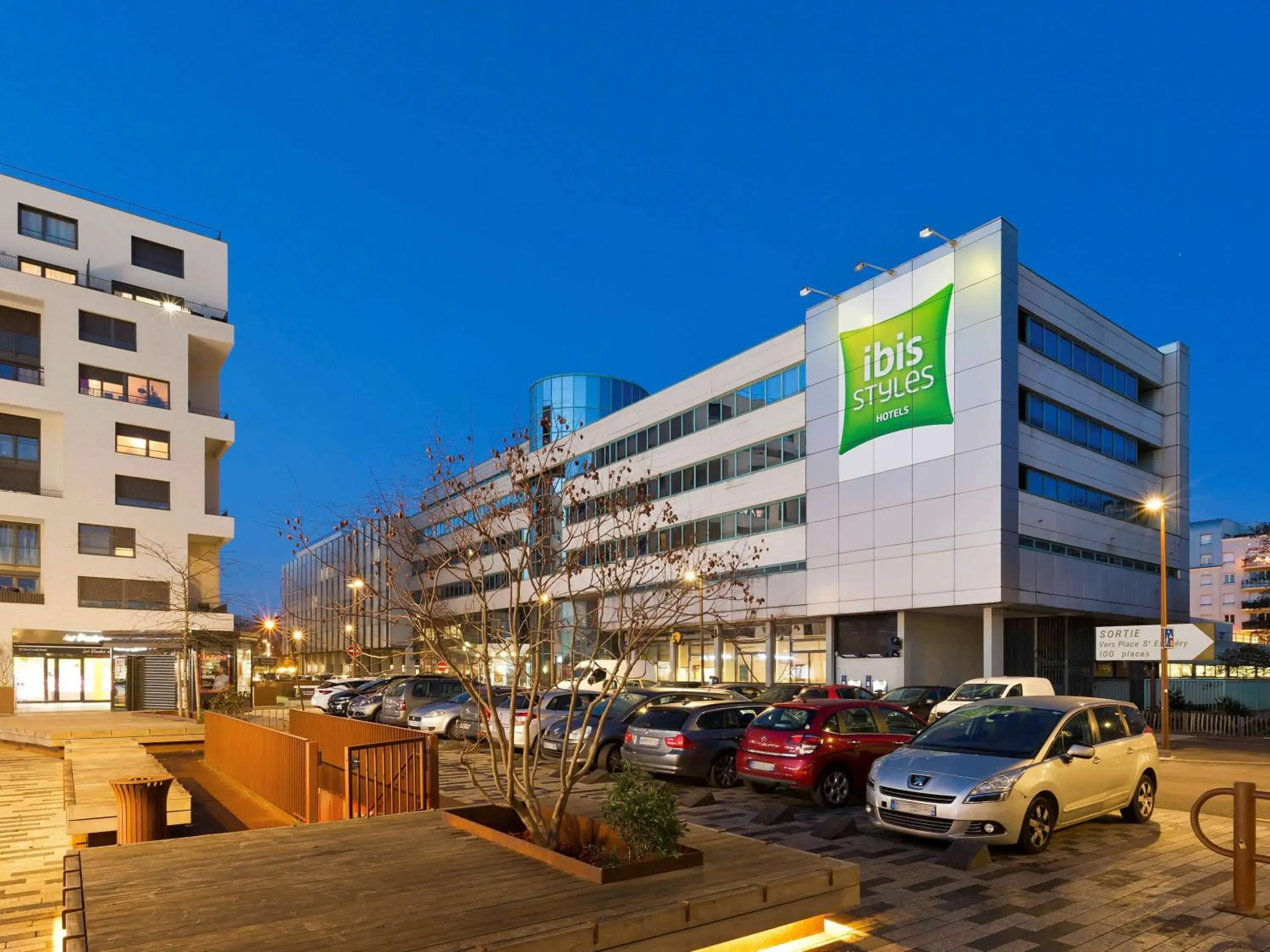 Property building in ibis Styles Massy Opéra Property building in ibis Styles Massy Opéra