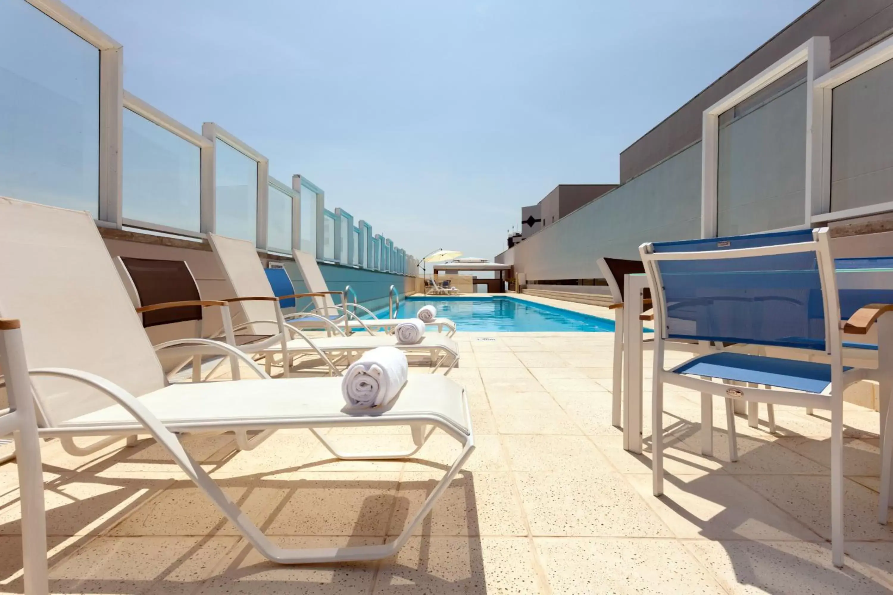 Property building, Swimming Pool in Holiday Inn Express - Cartagena Bocagrande, an IHG Hotel