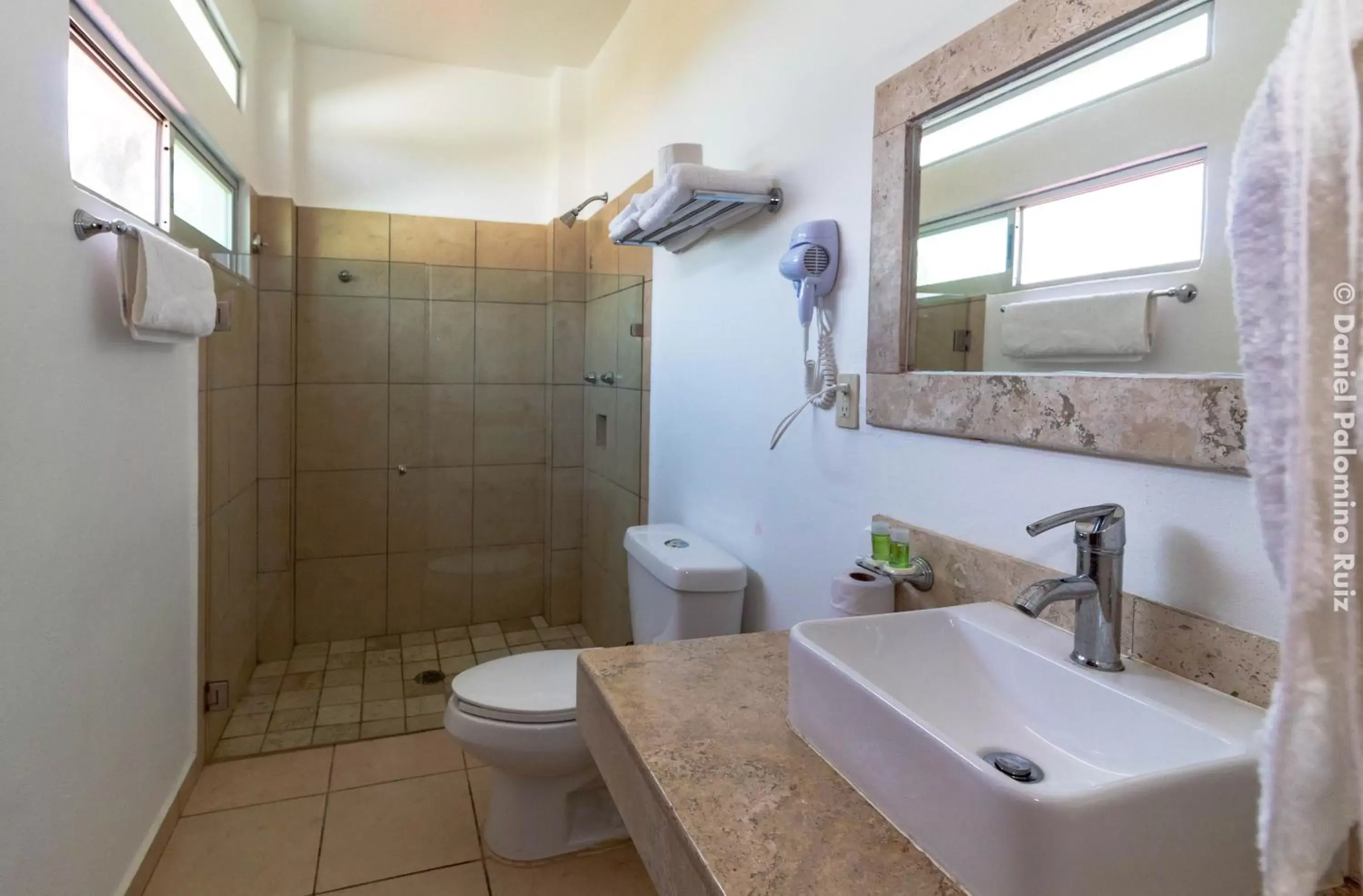 Shower, Bathroom in Hotel Casa Pridda