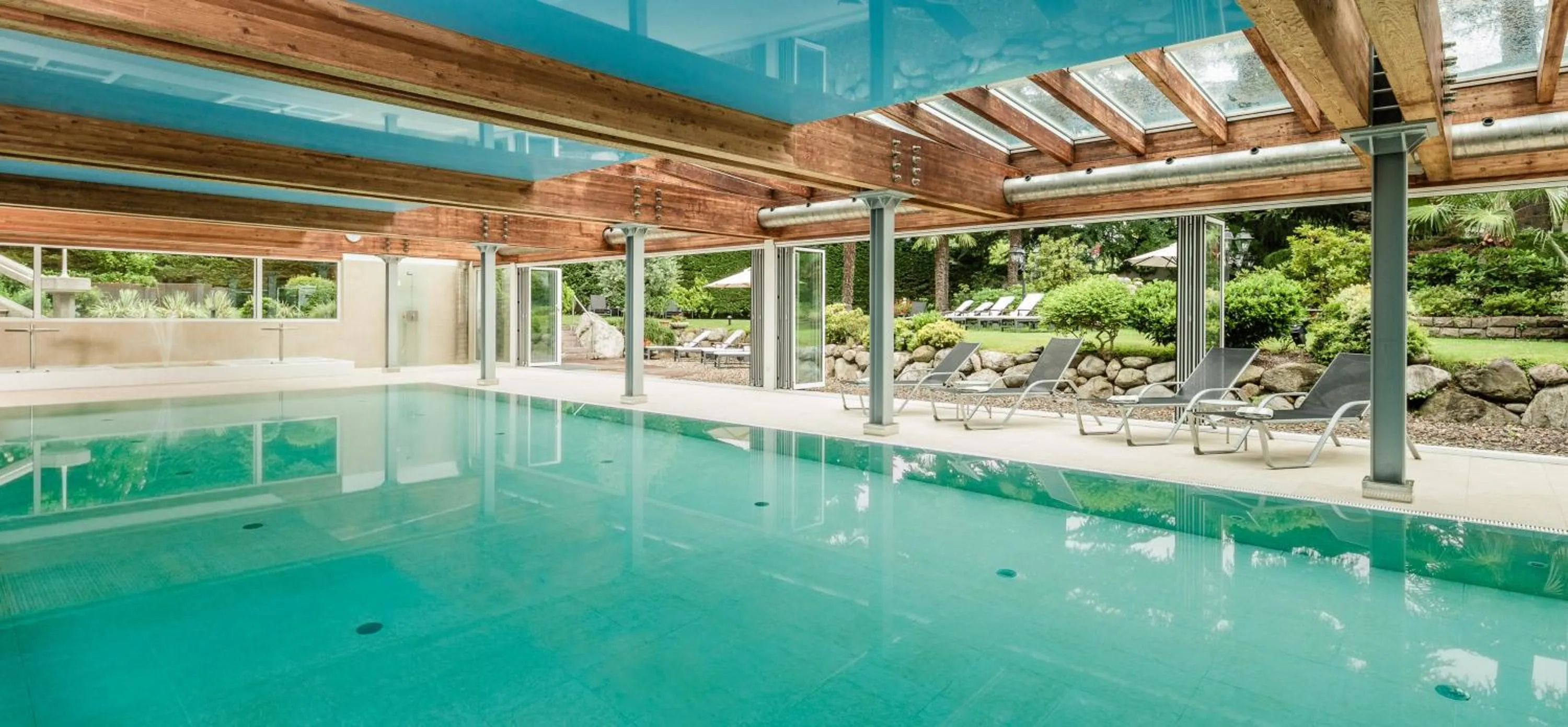 Swimming pool in Classic Hotel Meranerhof