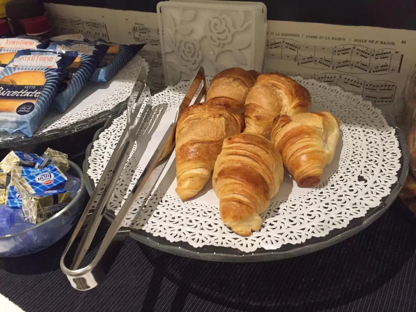 Breakfast, Food in L'Opera Buffa